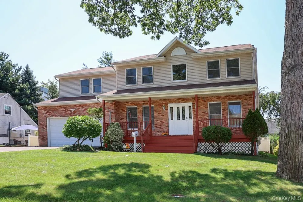 23 Garden Drive, North Hempstead, NY, 4 Bedrooms Bedrooms, 8 Rooms Rooms,2 BathroomsBathrooms,Residential,For Rent,Garden,0,1040632 23 Garden Drive, North Hempstead, NY, 4 Bedrooms Bedrooms, 8 Rooms Rooms,2 BathroomsBathrooms,Residential,For Rent,Garden,0,1040632