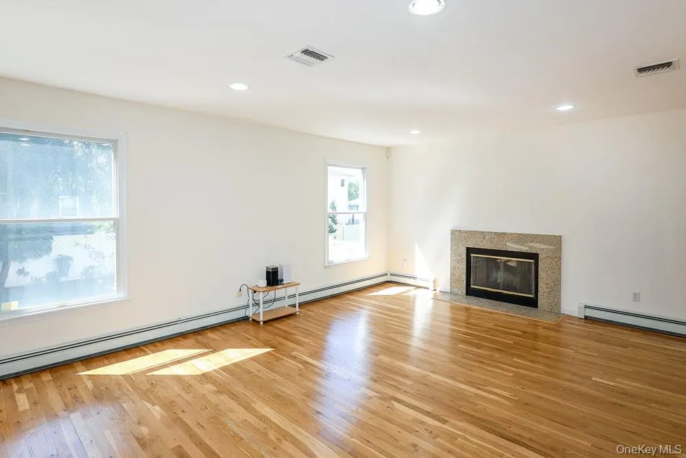 23 Garden Drive, North Hempstead, NY, 4 Bedrooms Bedrooms, 8 Rooms Rooms,2 BathroomsBathrooms,Residential,For Rent,Garden,0,1040632 23 Garden Drive, North Hempstead, NY, 4 Bedrooms Bedrooms, 8 Rooms Rooms,2 BathroomsBathrooms,Residential,For Rent,Garden,0,1040632