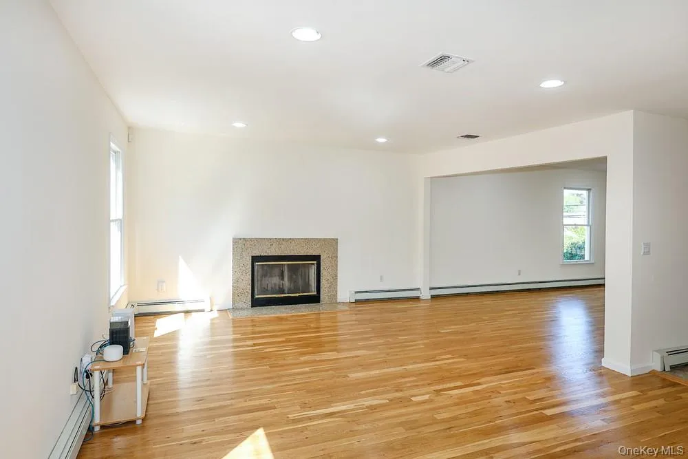 23 Garden Drive, North Hempstead, NY, 4 Bedrooms Bedrooms, 8 Rooms Rooms,2 BathroomsBathrooms,Residential,For Rent,Garden,0,1040632 23 Garden Drive, North Hempstead, NY, 4 Bedrooms Bedrooms, 8 Rooms Rooms,2 BathroomsBathrooms,Residential,For Rent,Garden,0,1040632