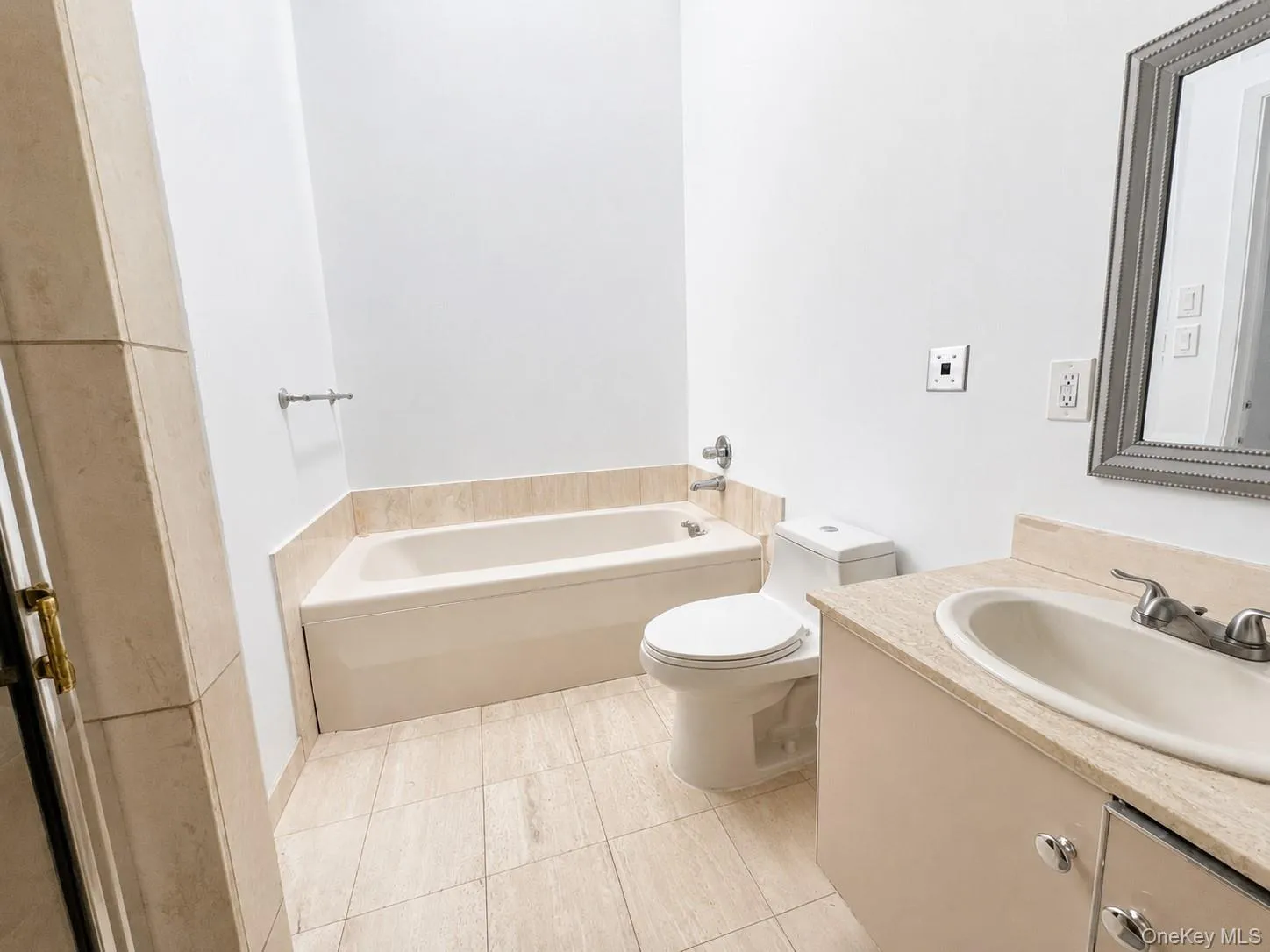 Jacuzzi bath and shower Jacuzzi bath and shower