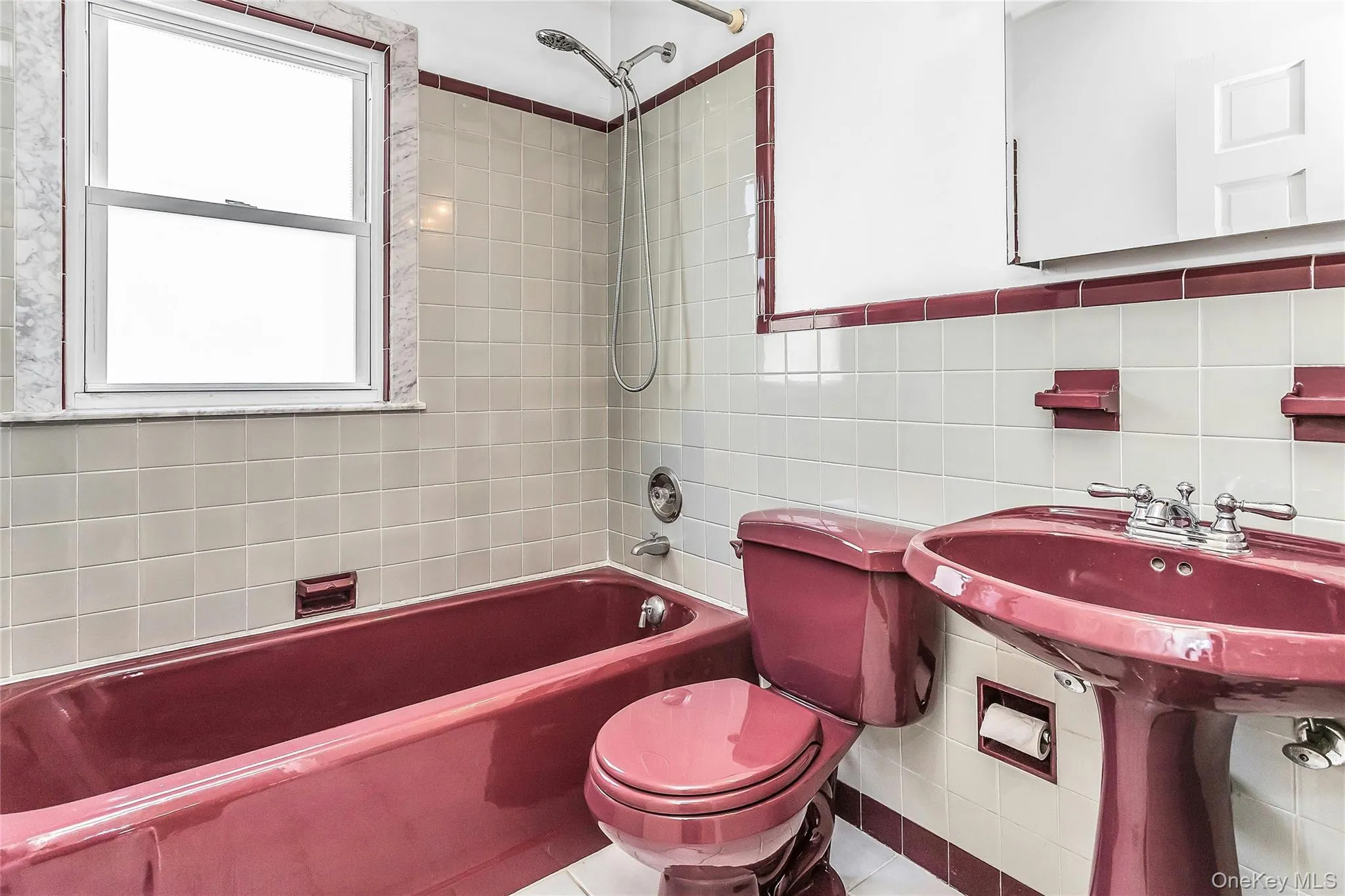 26 Ridge Drive, North Hempstead, NY, 4 Bedrooms Bedrooms, 8 Rooms Rooms,2 BathroomsBathrooms,Residential,For Rent,Ridge,0,1040637 26 Ridge Drive, North Hempstead, NY, 4 Bedrooms Bedrooms, 8 Rooms Rooms,2 BathroomsBathrooms,Residential,For Rent,Ridge,0,1040637