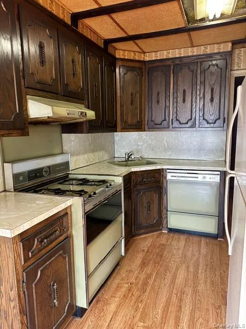 51-21 74th Street, New York, NY, 2 Bedrooms Bedrooms, 5 Rooms Rooms,1 BathroomBathrooms,Residential,For Rent,74th,0,1040641 51-21 74th Street, New York, NY, 2 Bedrooms Bedrooms, 5 Rooms Rooms,1 BathroomBathrooms,Residential,For Rent,74th,0,1040641