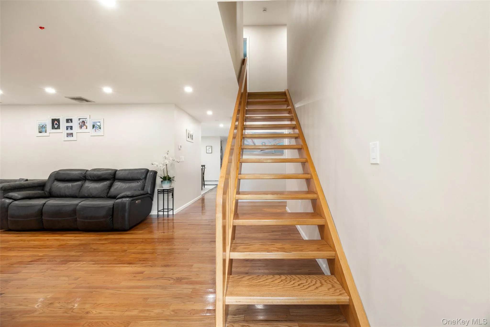 35 Grandview Avenue, Clarkstown, NY, 8 Bedrooms Bedrooms, 12 Rooms Rooms,5 BathroomsBathrooms,Residential,For Rent,Grandview,0,1040650 35 Grandview Avenue, Clarkstown, NY, 8 Bedrooms Bedrooms, 12 Rooms Rooms,5 BathroomsBathrooms,Residential,For Rent,Grandview,0,1040650