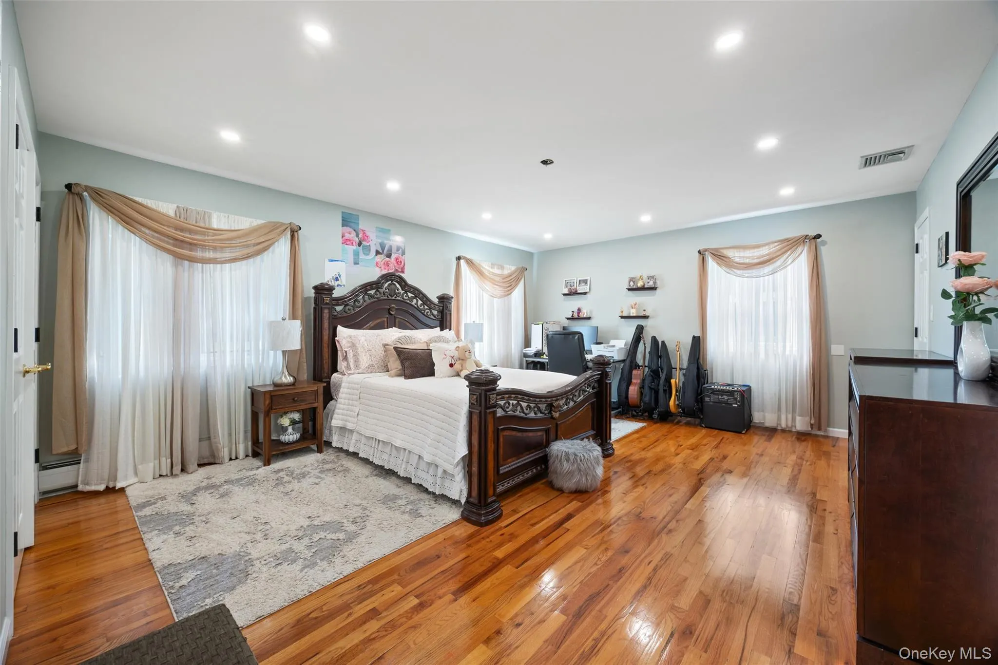 35 Grandview Avenue, Clarkstown, NY, 8 Bedrooms Bedrooms, 12 Rooms Rooms,5 BathroomsBathrooms,Residential,For Rent,Grandview,0,1040650 35 Grandview Avenue, Clarkstown, NY, 8 Bedrooms Bedrooms, 12 Rooms Rooms,5 BathroomsBathrooms,Residential,For Rent,Grandview,0,1040650