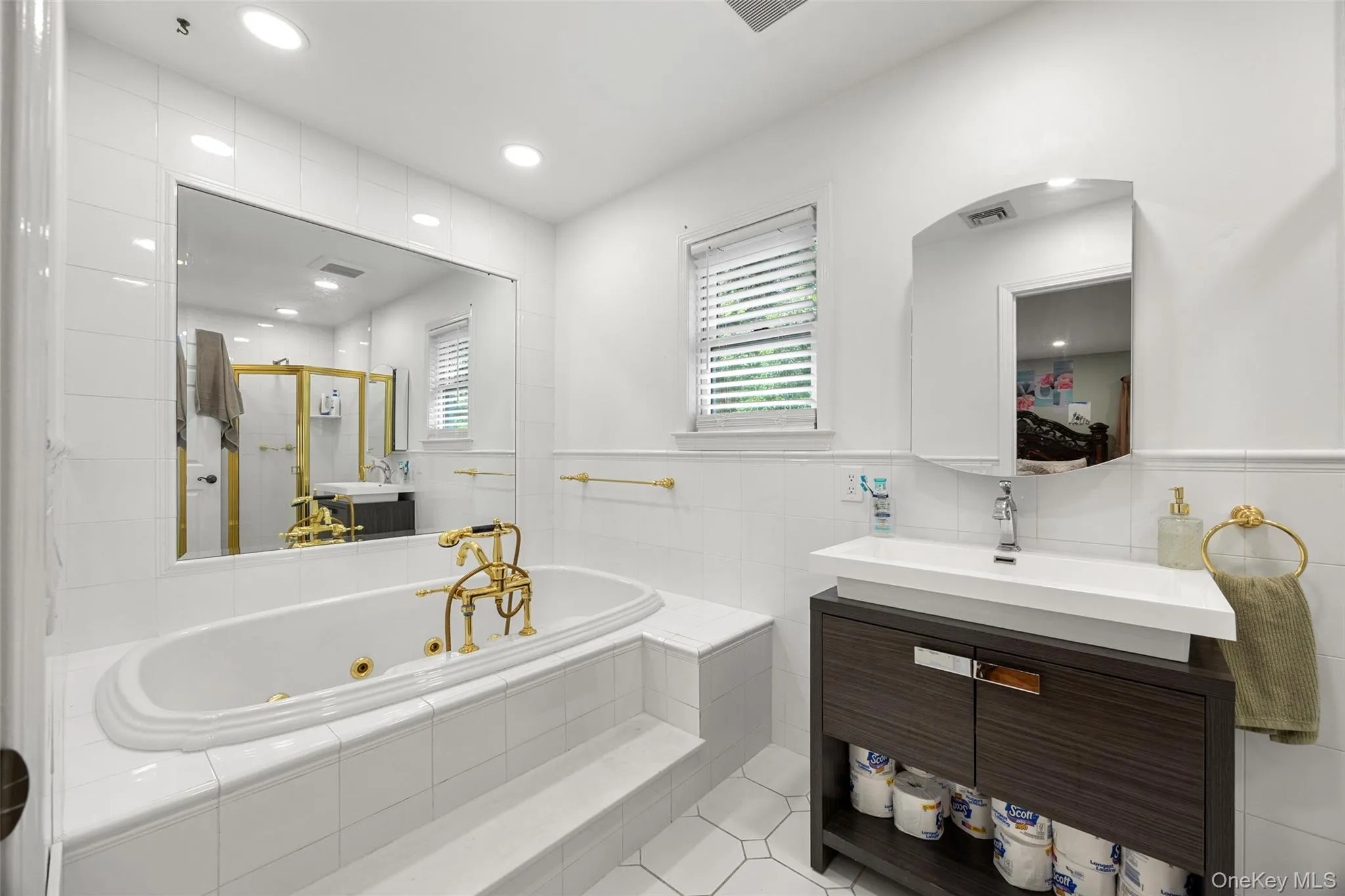 35 Grandview Avenue, Clarkstown, NY, 8 Bedrooms Bedrooms, 12 Rooms Rooms,5 BathroomsBathrooms,Residential,For Rent,Grandview,0,1040650 35 Grandview Avenue, Clarkstown, NY, 8 Bedrooms Bedrooms, 12 Rooms Rooms,5 BathroomsBathrooms,Residential,For Rent,Grandview,0,1040650