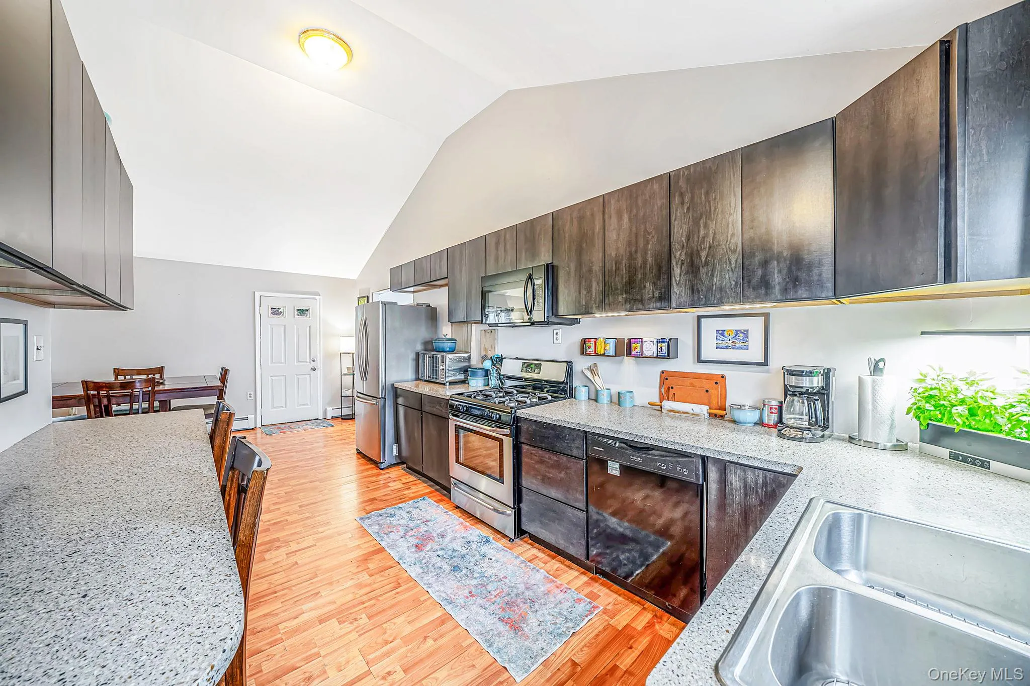 21 Cherokee Drive, Islip, NY, 5 Bedrooms Bedrooms, 10 Rooms Rooms,2 BathroomsBathrooms,Residential,For Rent,Cherokee,0,1040654 21 Cherokee Drive, Islip, NY, 5 Bedrooms Bedrooms, 10 Rooms Rooms,2 BathroomsBathrooms,Residential,For Rent,Cherokee,0,1040654