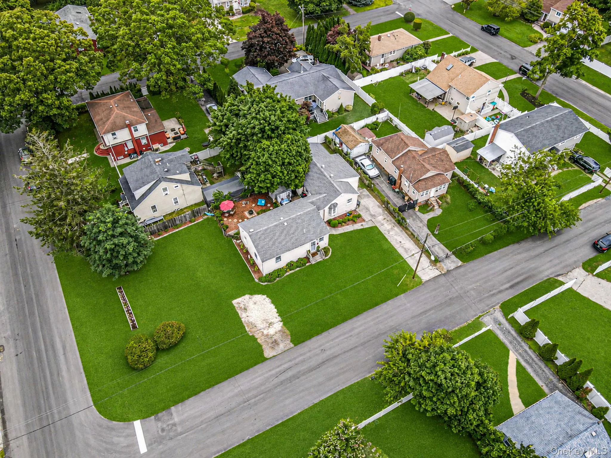 21 Cherokee Drive, Islip, NY, 5 Bedrooms Bedrooms, 10 Rooms Rooms,2 BathroomsBathrooms,Residential,For Rent,Cherokee,0,1040654 21 Cherokee Drive, Islip, NY, 5 Bedrooms Bedrooms, 10 Rooms Rooms,2 BathroomsBathrooms,Residential,For Rent,Cherokee,0,1040654
