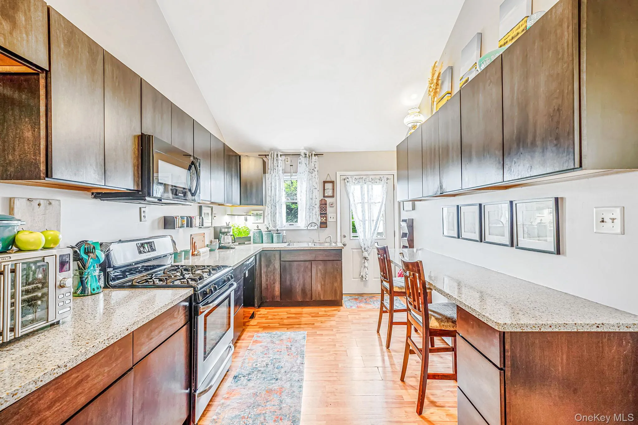 21 Cherokee Drive, Islip, NY, 5 Bedrooms Bedrooms, 10 Rooms Rooms,2 BathroomsBathrooms,Residential,For Rent,Cherokee,0,1040654 21 Cherokee Drive, Islip, NY, 5 Bedrooms Bedrooms, 10 Rooms Rooms,2 BathroomsBathrooms,Residential,For Rent,Cherokee,0,1040654