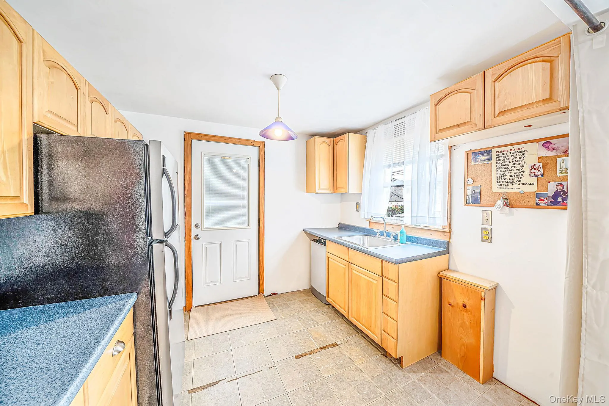 21 Cherokee Drive, Islip, NY, 5 Bedrooms Bedrooms, 10 Rooms Rooms,2 BathroomsBathrooms,Residential,For Rent,Cherokee,0,1040654 21 Cherokee Drive, Islip, NY, 5 Bedrooms Bedrooms, 10 Rooms Rooms,2 BathroomsBathrooms,Residential,For Rent,Cherokee,0,1040654