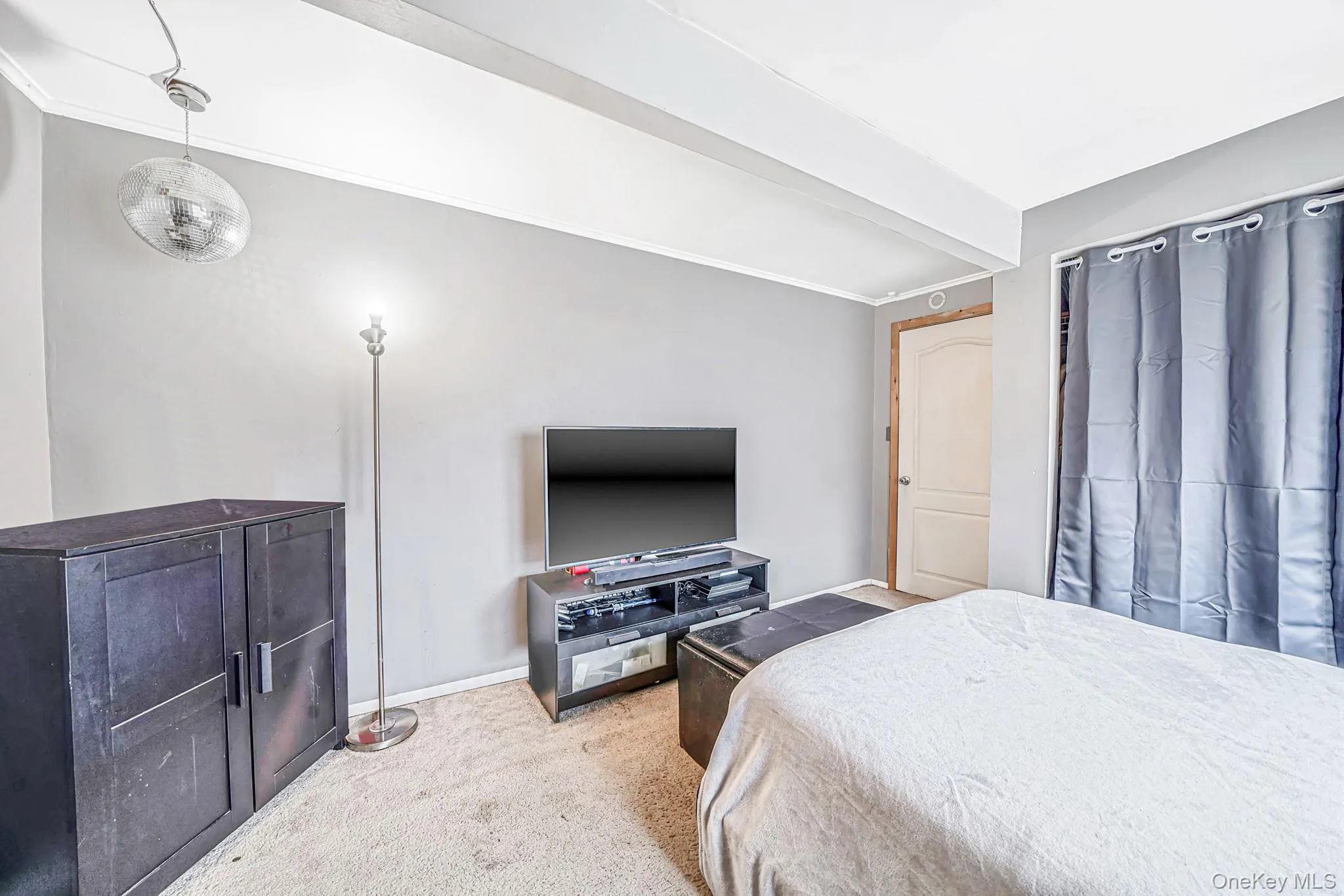 21 Cherokee Drive, Islip, NY, 5 Bedrooms Bedrooms, 10 Rooms Rooms,2 BathroomsBathrooms,Residential,For Rent,Cherokee,0,1040654 21 Cherokee Drive, Islip, NY, 5 Bedrooms Bedrooms, 10 Rooms Rooms,2 BathroomsBathrooms,Residential,For Rent,Cherokee,0,1040654