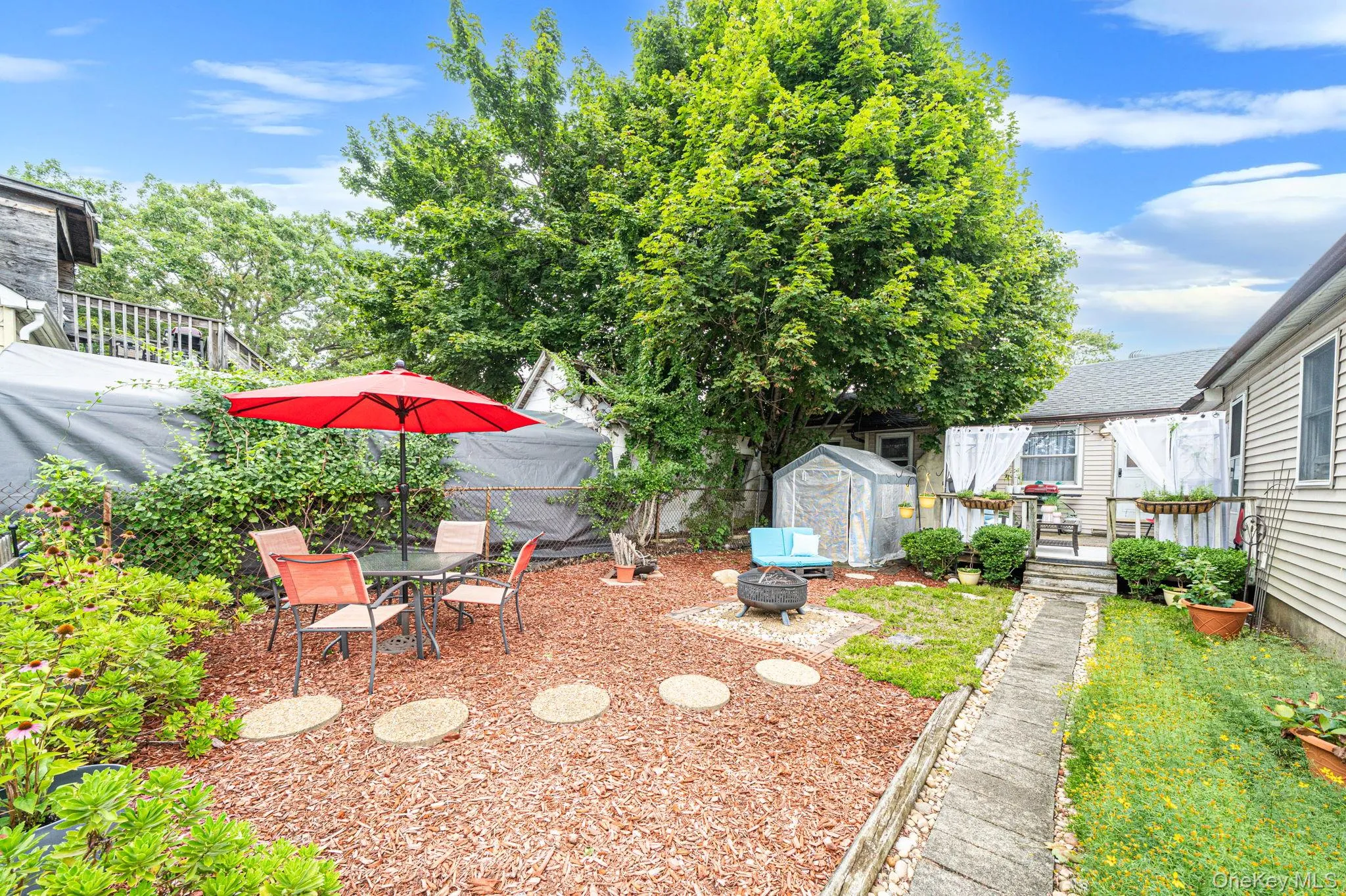 21 Cherokee Drive, Islip, NY, 5 Bedrooms Bedrooms, 10 Rooms Rooms,2 BathroomsBathrooms,Residential,For Rent,Cherokee,0,1040654 21 Cherokee Drive, Islip, NY, 5 Bedrooms Bedrooms, 10 Rooms Rooms,2 BathroomsBathrooms,Residential,For Rent,Cherokee,0,1040654