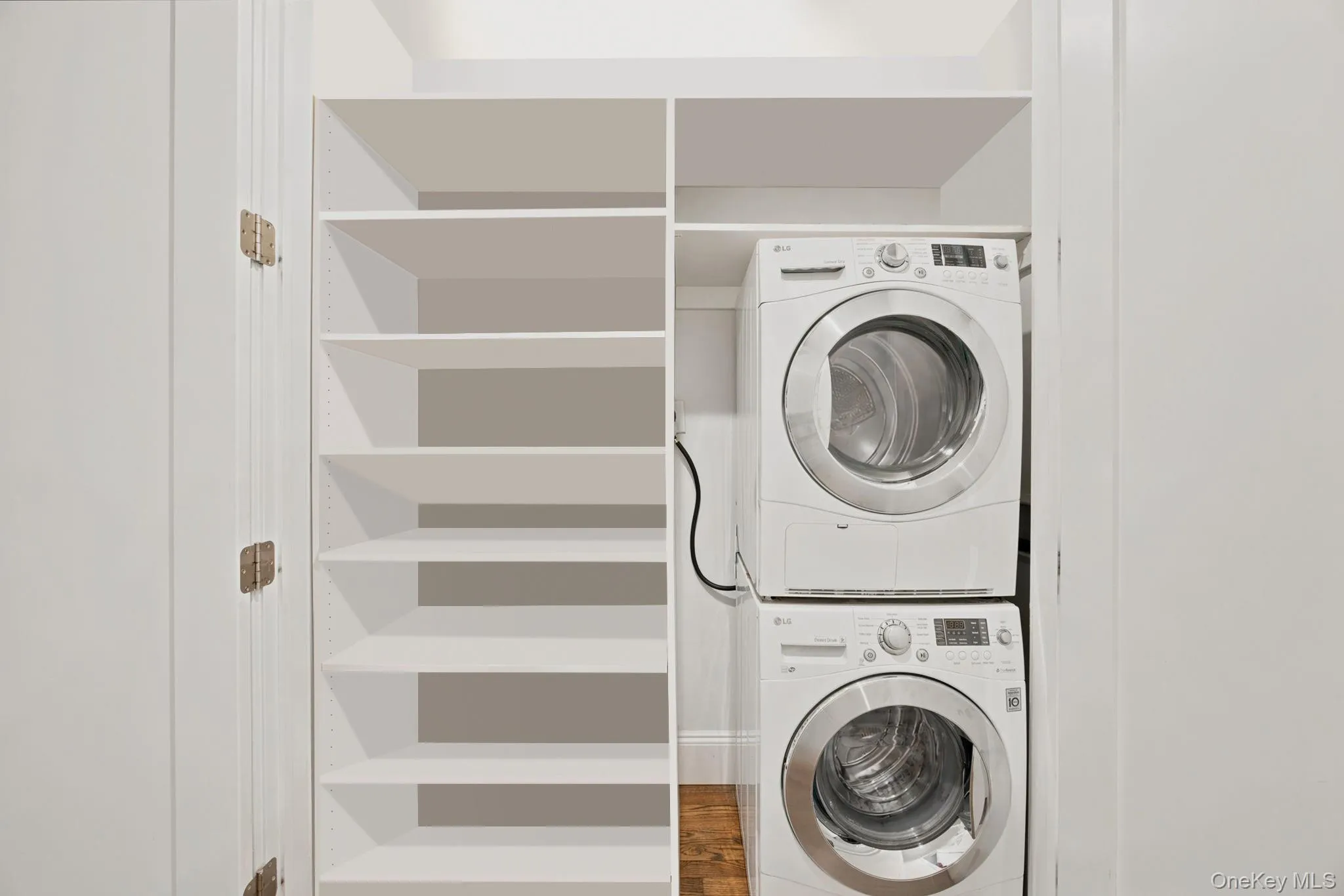 24-65 38th Street, New York, NY, 3 Bedrooms Bedrooms, 6 Rooms Rooms,2 BathroomsBathrooms,Residential,For Rent,38th,0,1040663 24-65 38th Street, New York, NY, 3 Bedrooms Bedrooms, 6 Rooms Rooms,2 BathroomsBathrooms,Residential,For Rent,38th,0,1040663