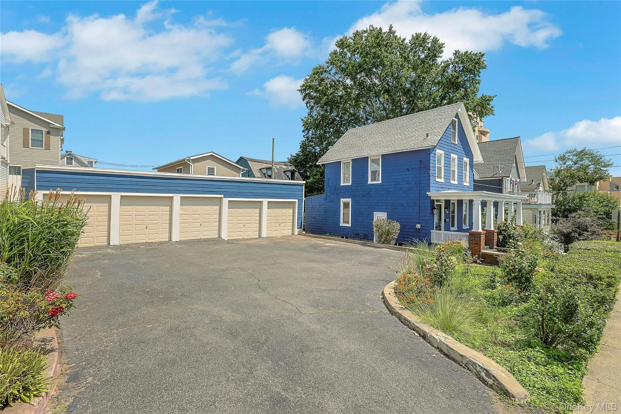 2 Garage Spaces Included 2 Garage Spaces Included