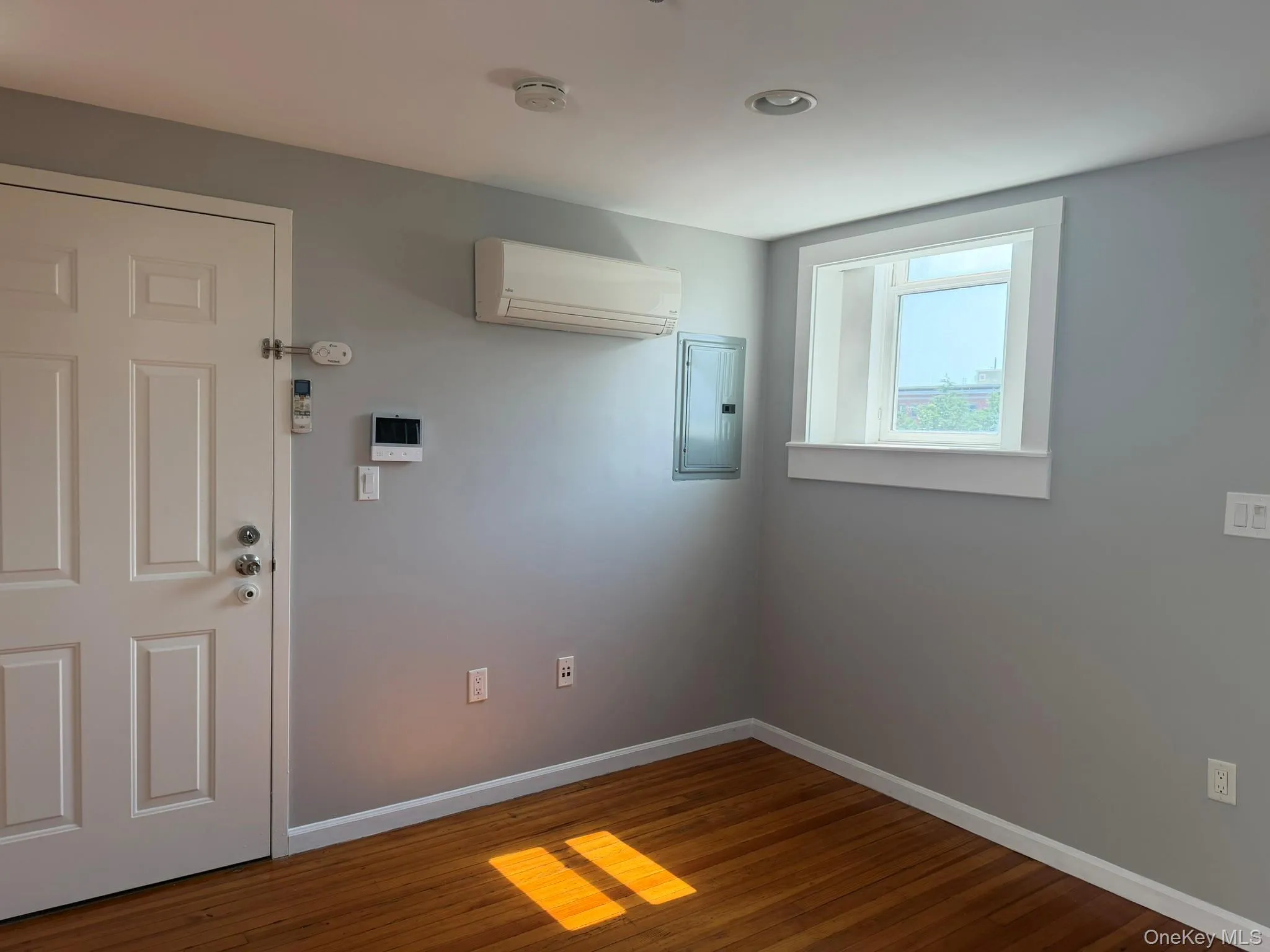 94 4th Ave, Islip, NY, 2 Rooms Rooms,1 BathroomBathrooms,Residential Lease,For Rent,4th Ave,0,1040670 94 4th Ave, Islip, NY, 2 Rooms Rooms,1 BathroomBathrooms,Residential Lease,For Rent,4th Ave,0,1040670