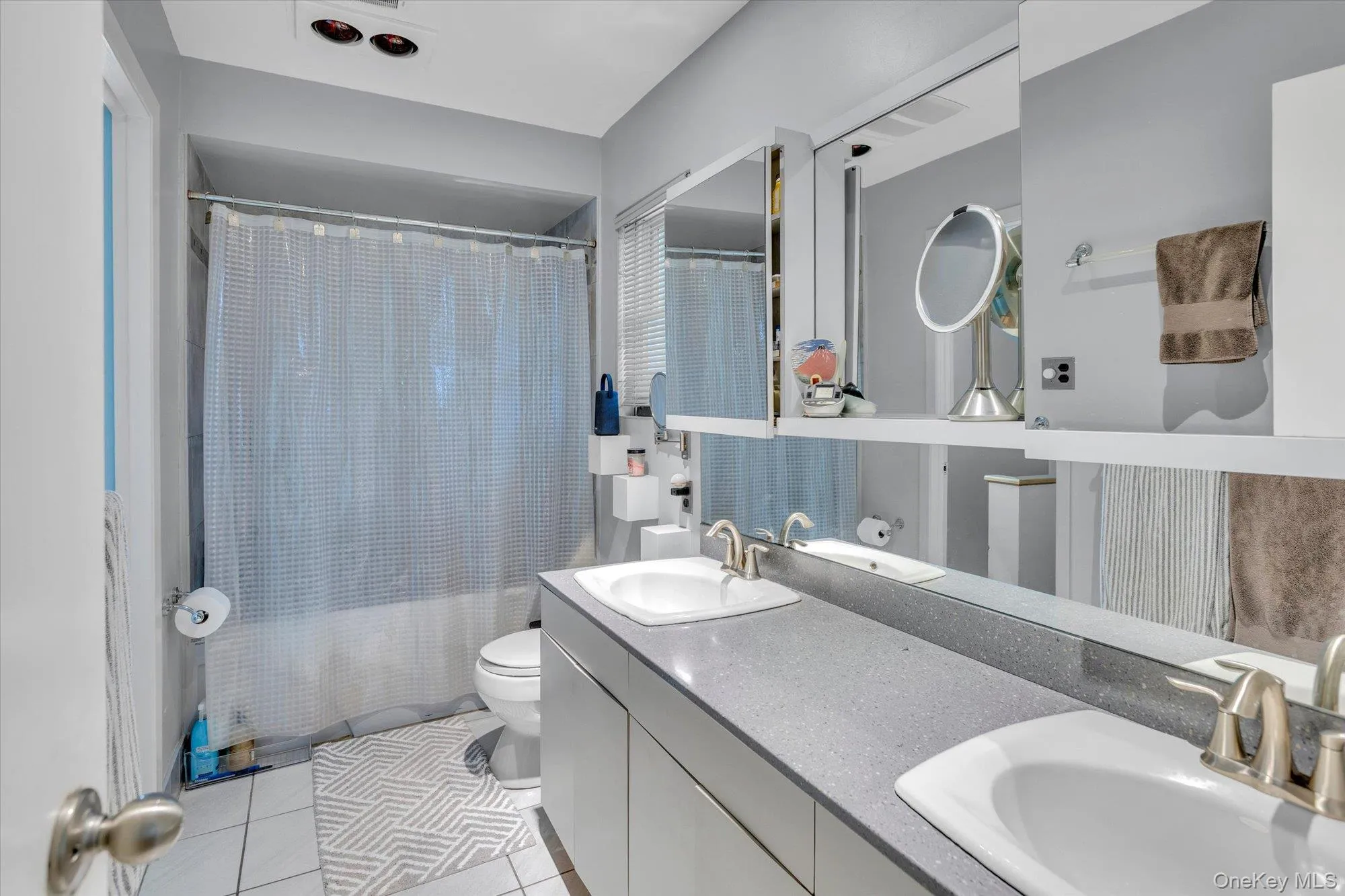 14 Spencer Way, Smithtown, NY, 3 Bedrooms Bedrooms, 7 Rooms Rooms,2 BathroomsBathrooms,Residential,For Rent,Spencer,0,1040674 14 Spencer Way, Smithtown, NY, 3 Bedrooms Bedrooms, 7 Rooms Rooms,2 BathroomsBathrooms,Residential,For Rent,Spencer,0,1040674