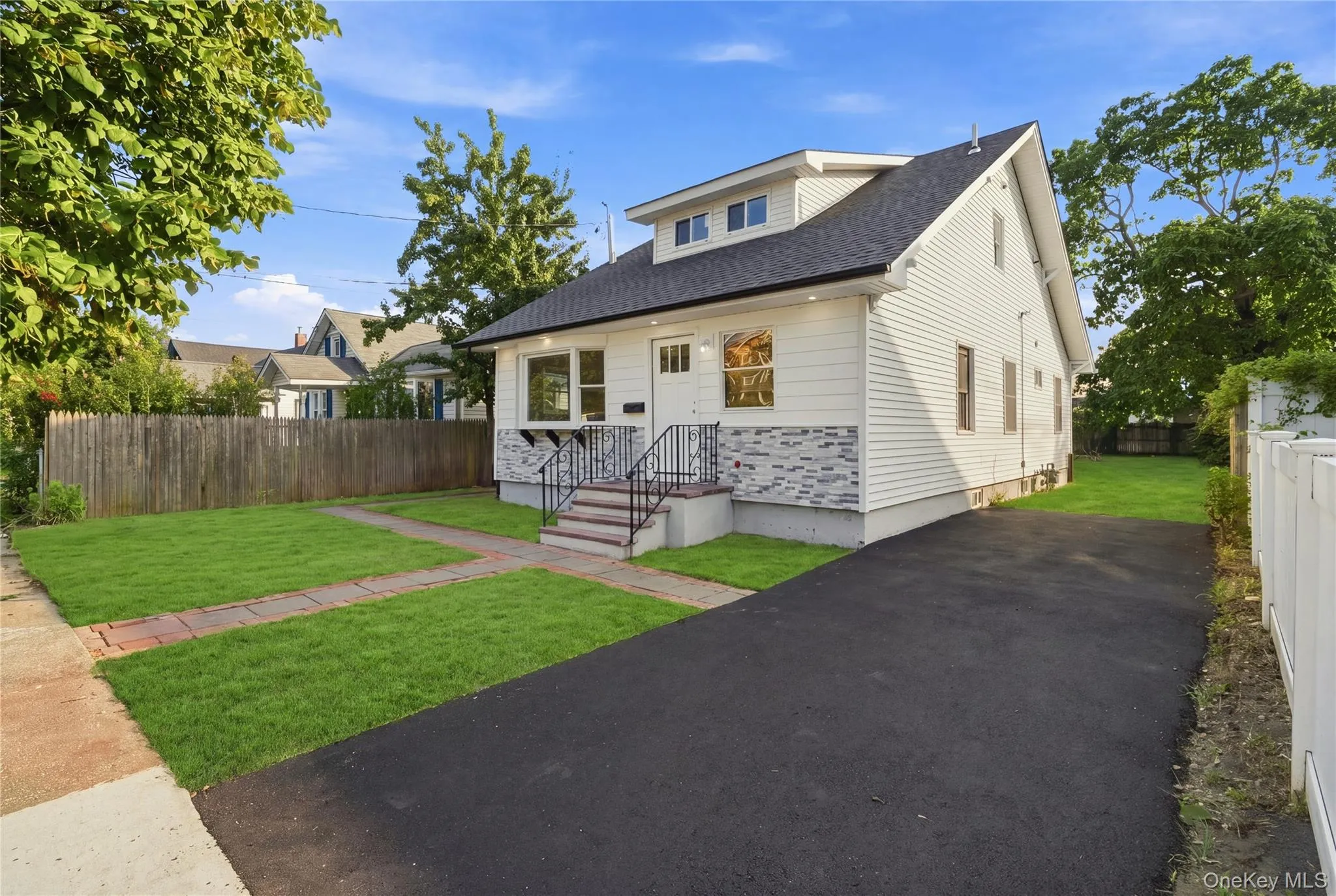 16 West Drive, Islip, NY, 5 Bedrooms Bedrooms, 9 Rooms Rooms,3 BathroomsBathrooms,Residential,For Rent,West,0,1040683 16 West Drive, Islip, NY, 5 Bedrooms Bedrooms, 9 Rooms Rooms,3 BathroomsBathrooms,Residential,For Rent,West,0,1040683