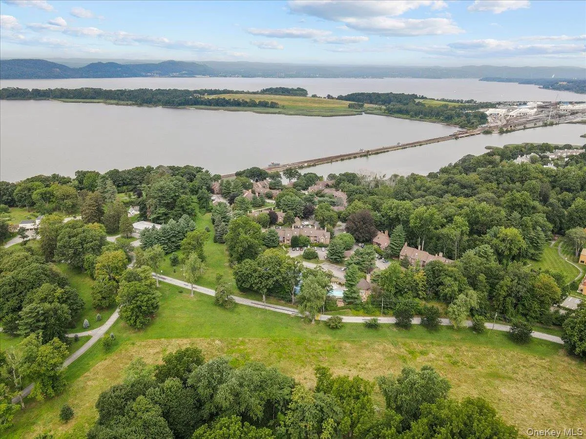 811 Eagle Bay Drive, Ossining, NY, 2 Bedrooms Bedrooms, 6 Rooms Rooms,3 BathroomsBathrooms,Residential Lease,For Rent,Eagle Bay,0,1040684 811 Eagle Bay Drive, Ossining, NY, 2 Bedrooms Bedrooms, 6 Rooms Rooms,3 BathroomsBathrooms,Residential Lease,For Rent,Eagle Bay,0,1040684