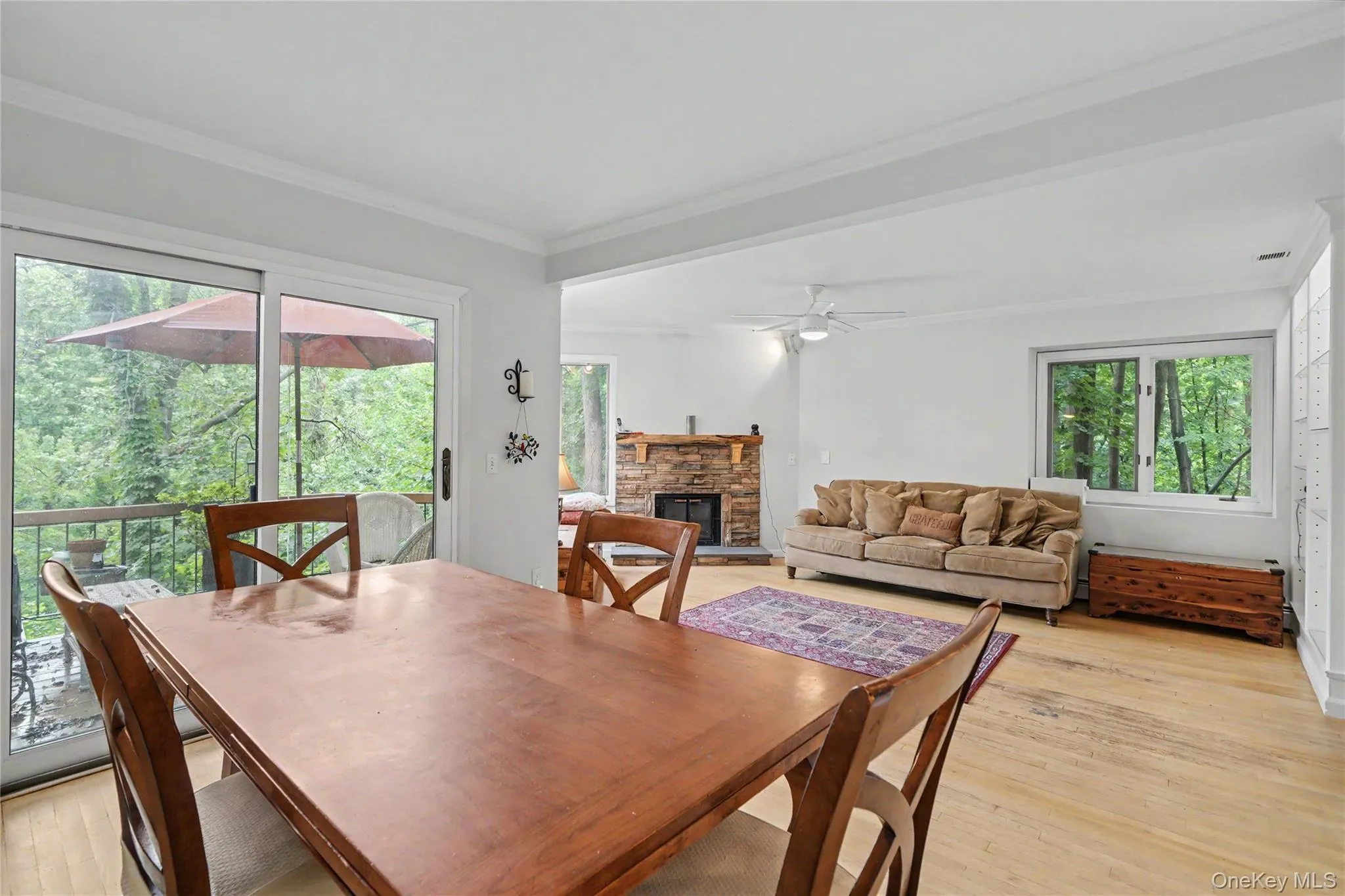 Dining/living areas Dining/living areas