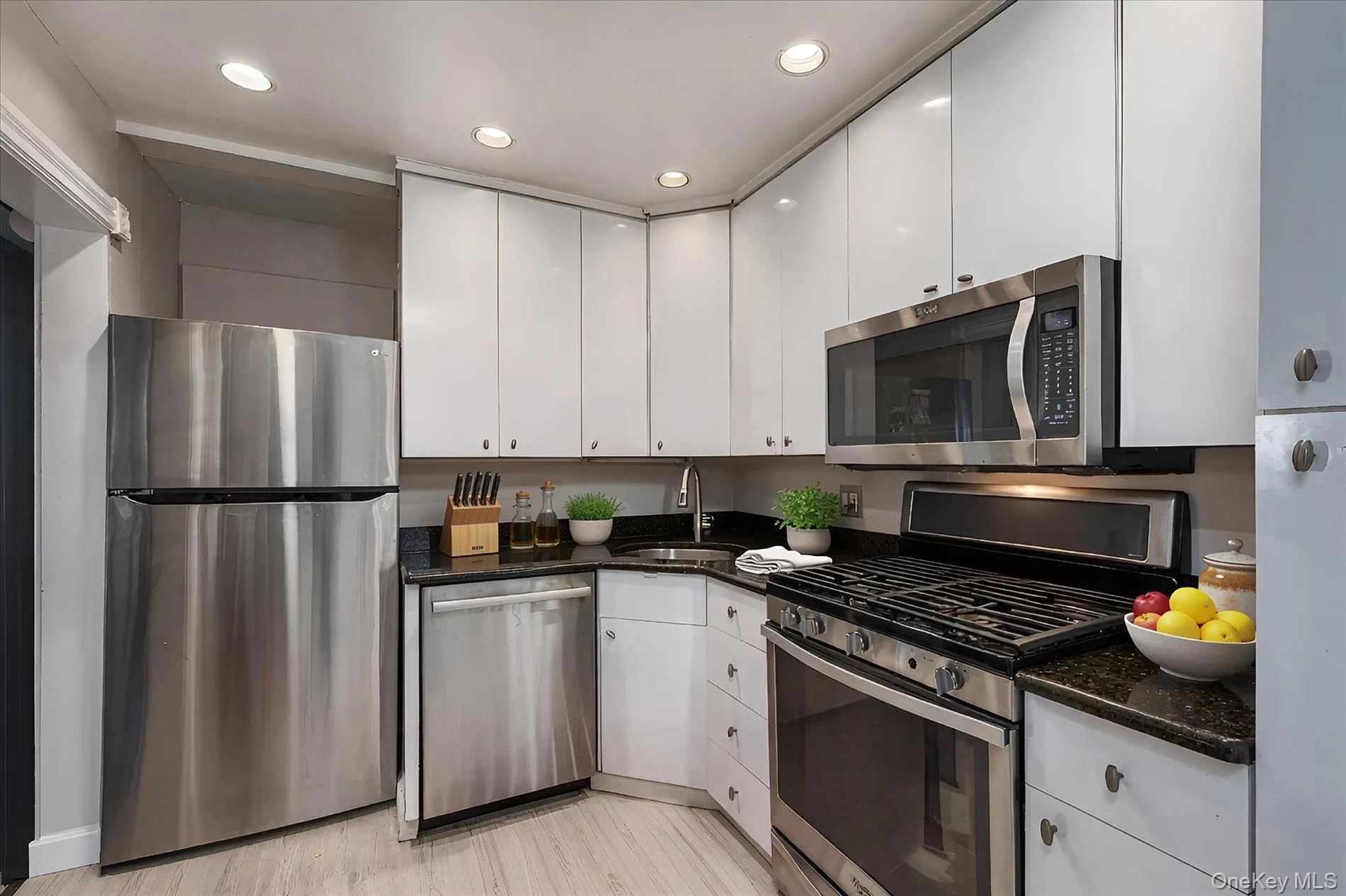 320 Brooklyn Avenue, Oyster Bay, NY, 4 Bedrooms Bedrooms, 2 Rooms Rooms,2 BathroomsBathrooms,Residential,For Rent,Brooklyn,0,1040692 320 Brooklyn Avenue, Oyster Bay, NY, 4 Bedrooms Bedrooms, 2 Rooms Rooms,2 BathroomsBathrooms,Residential,For Rent,Brooklyn,0,1040692