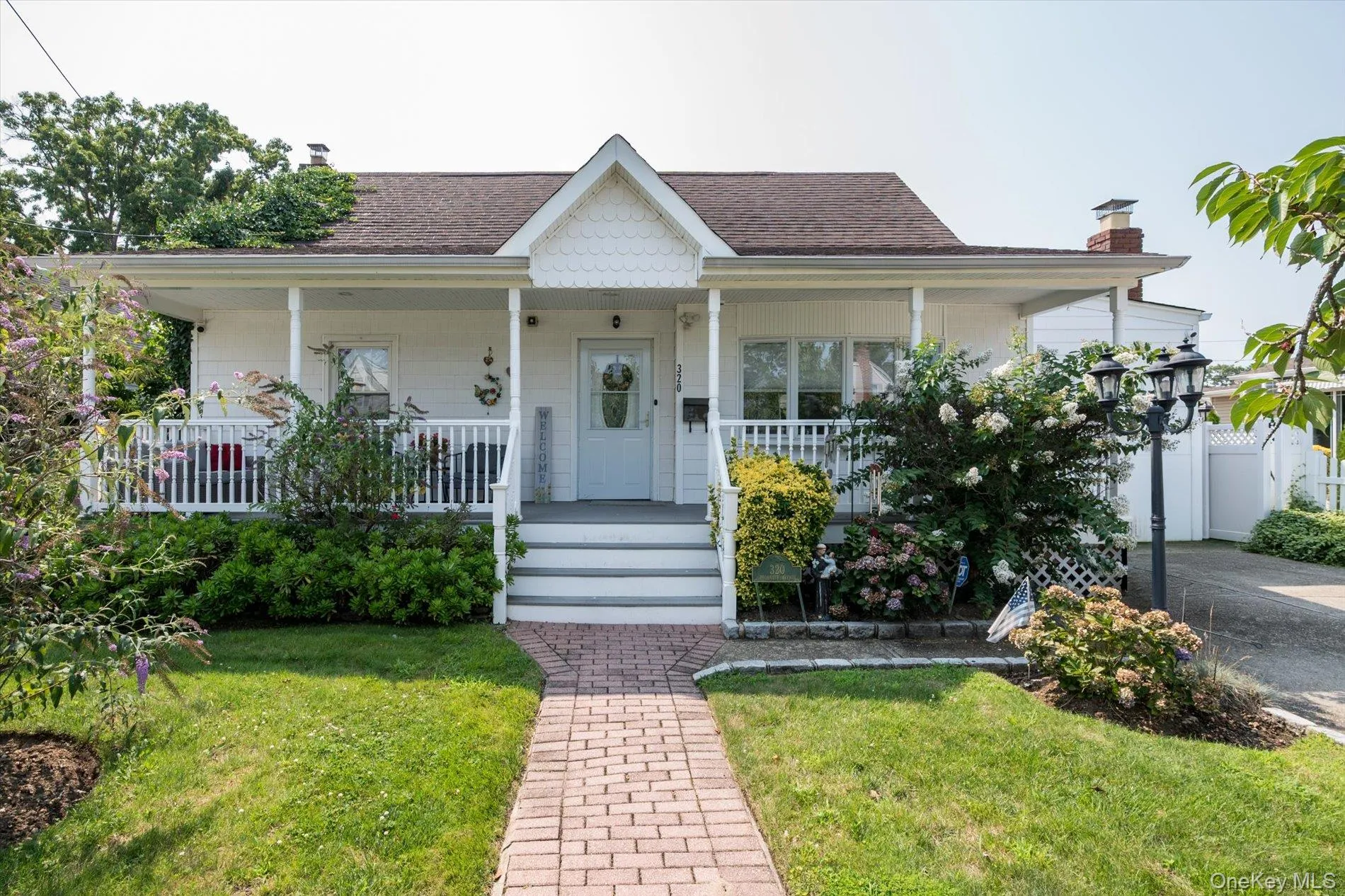 320 Brooklyn Avenue, Oyster Bay, NY, 4 Bedrooms Bedrooms, 2 Rooms Rooms,2 BathroomsBathrooms,Residential,For Rent,Brooklyn,0,1040692 320 Brooklyn Avenue, Oyster Bay, NY, 4 Bedrooms Bedrooms, 2 Rooms Rooms,2 BathroomsBathrooms,Residential,For Rent,Brooklyn,0,1040692