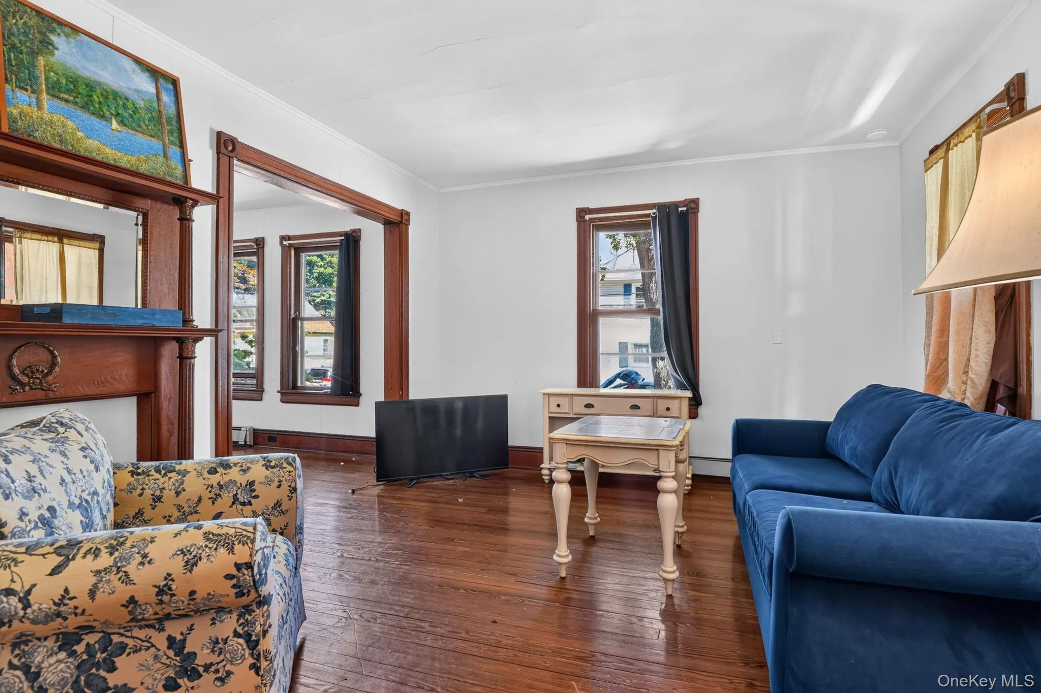 With decorative fireplace With decorative fireplace