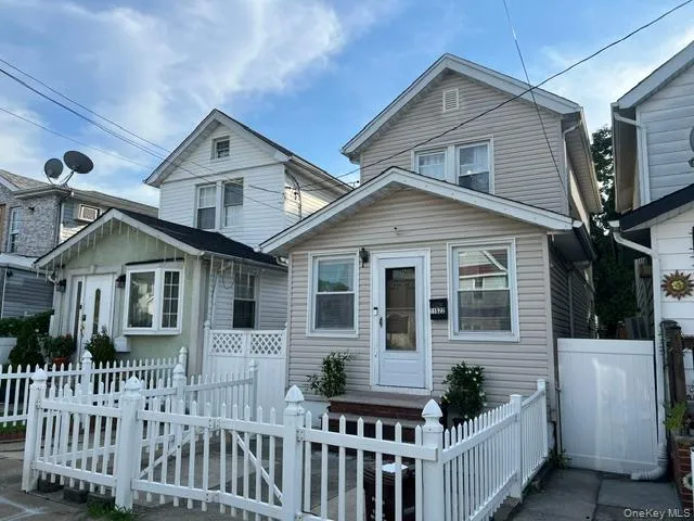 11522 124th Street, New York, NY, 2 Bedrooms Bedrooms, 5 Rooms Rooms,1 BathroomBathrooms,Residential,For Rent,124th,0,1040717 11522 124th Street, New York, NY, 2 Bedrooms Bedrooms, 5 Rooms Rooms,1 BathroomBathrooms,Residential,For Rent,124th,0,1040717