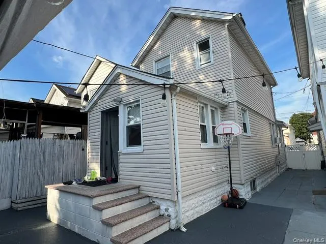 11522 124th Street, New York, NY, 2 Bedrooms Bedrooms, 5 Rooms Rooms,1 BathroomBathrooms,Residential,For Rent,124th,0,1040717 11522 124th Street, New York, NY, 2 Bedrooms Bedrooms, 5 Rooms Rooms,1 BathroomBathrooms,Residential,For Rent,124th,0,1040717