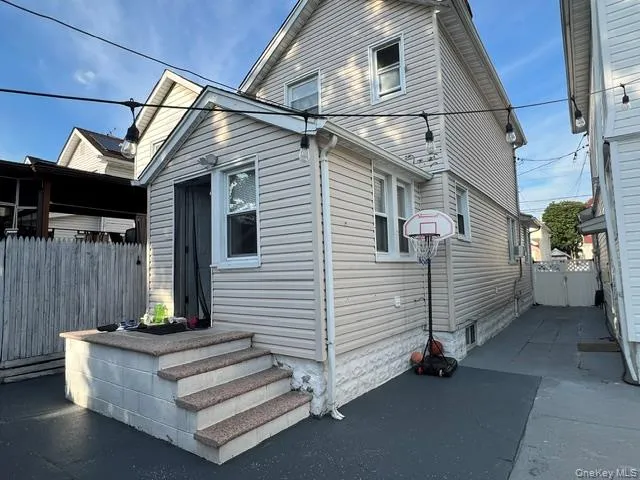 11522 124th Street, New York, NY, 2 Bedrooms Bedrooms, 5 Rooms Rooms,1 BathroomBathrooms,Residential,For Rent,124th,0,1040717 11522 124th Street, New York, NY, 2 Bedrooms Bedrooms, 5 Rooms Rooms,1 BathroomBathrooms,Residential,For Rent,124th,0,1040717