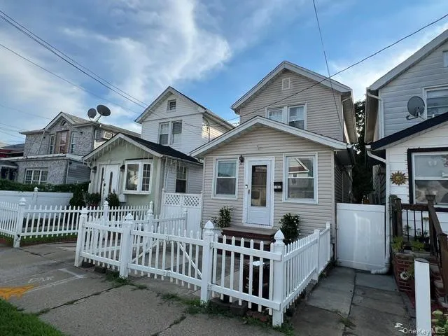 11522 124th Street, New York, NY, 2 Bedrooms Bedrooms, 5 Rooms Rooms,1 BathroomBathrooms,Residential,For Rent,124th,0,1040717 11522 124th Street, New York, NY, 2 Bedrooms Bedrooms, 5 Rooms Rooms,1 BathroomBathrooms,Residential,For Rent,124th,0,1040717