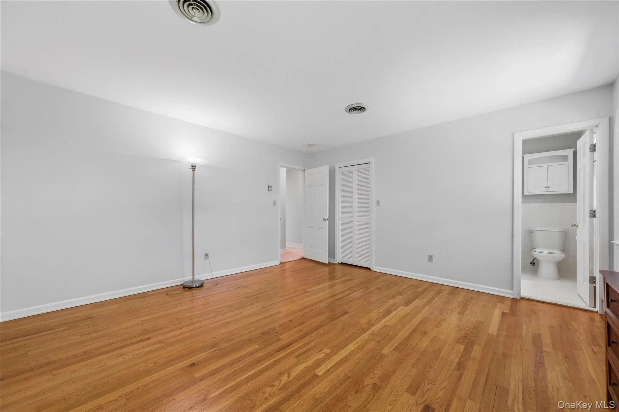 Primary en suite with large walk-in closet and private bath Primary en suite with large walk-in closet and private bath