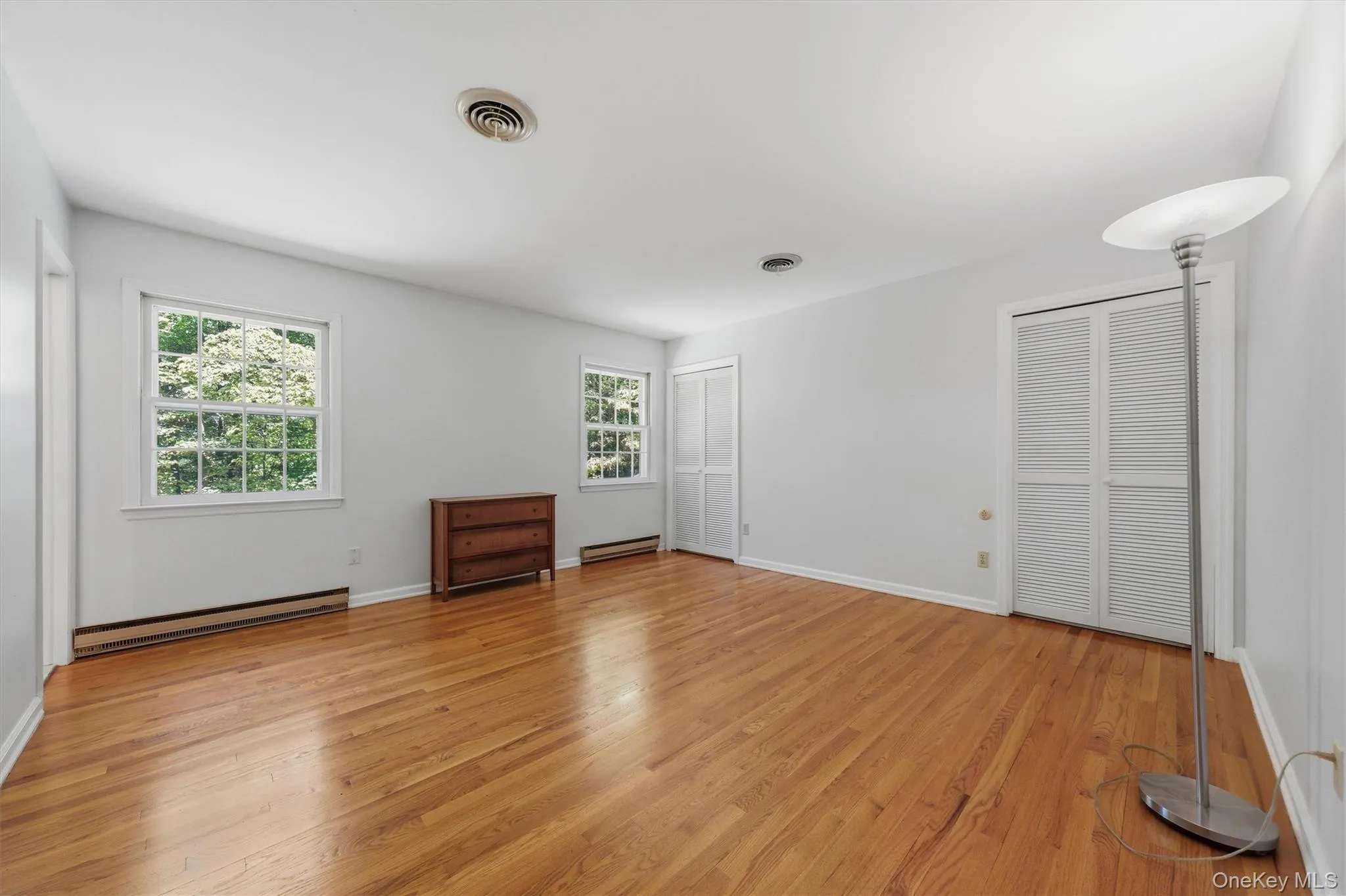 Primary en suite with large walk-in closet and private bath Primary en suite with large walk-in closet and private bath