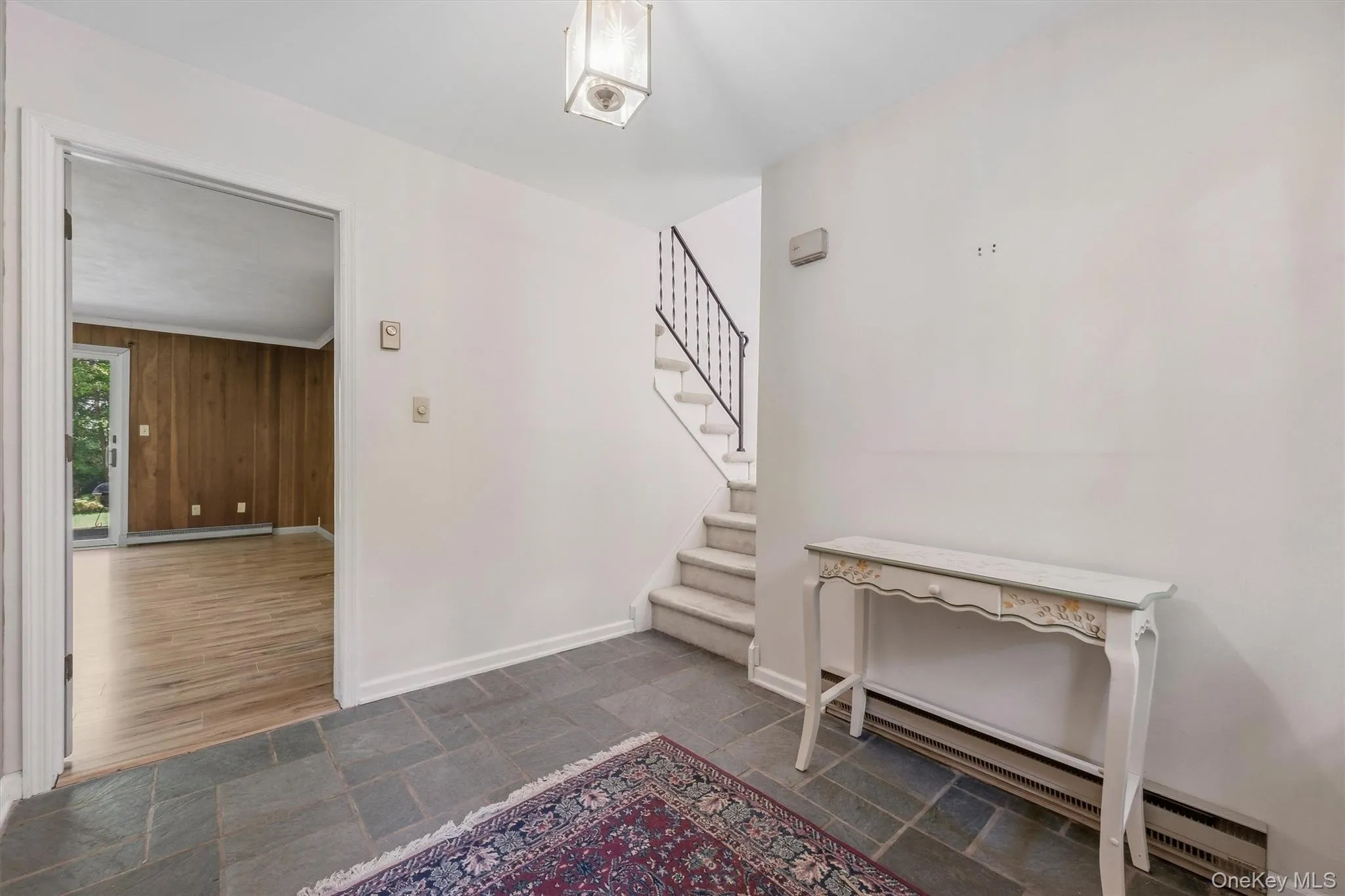 Foyer opens to Family Room on same level Foyer opens to Family Room on same level