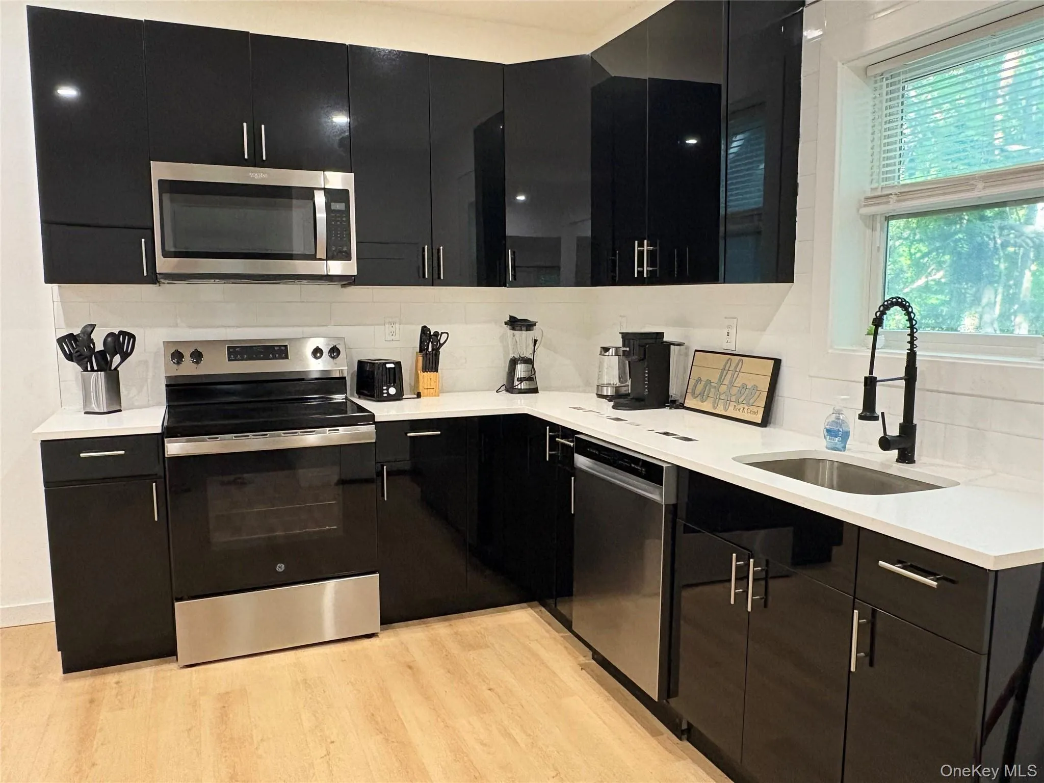 350 Old Post Road, Marlboro, NY, 3 Bedrooms Bedrooms, 6 Rooms Rooms,2 BathroomsBathrooms,Residential Lease,For Rent,Old Post,0,1040722 350 Old Post Road, Marlboro, NY, 3 Bedrooms Bedrooms, 6 Rooms Rooms,2 BathroomsBathrooms,Residential Lease,For Rent,Old Post,0,1040722