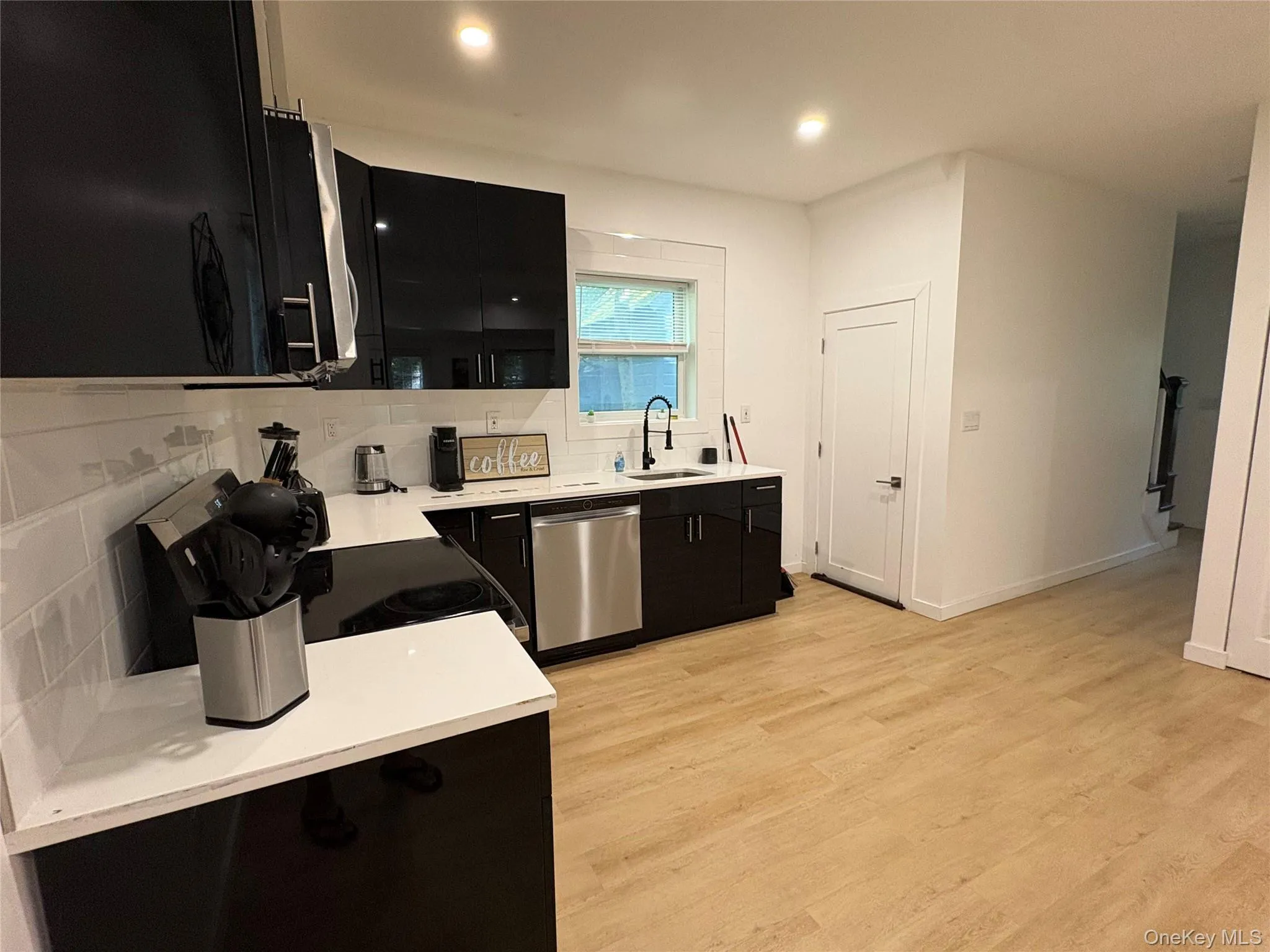 350 Old Post Road, Marlboro, NY, 3 Bedrooms Bedrooms, 6 Rooms Rooms,2 BathroomsBathrooms,Residential Lease,For Rent,Old Post,0,1040722 350 Old Post Road, Marlboro, NY, 3 Bedrooms Bedrooms, 6 Rooms Rooms,2 BathroomsBathrooms,Residential Lease,For Rent,Old Post,0,1040722