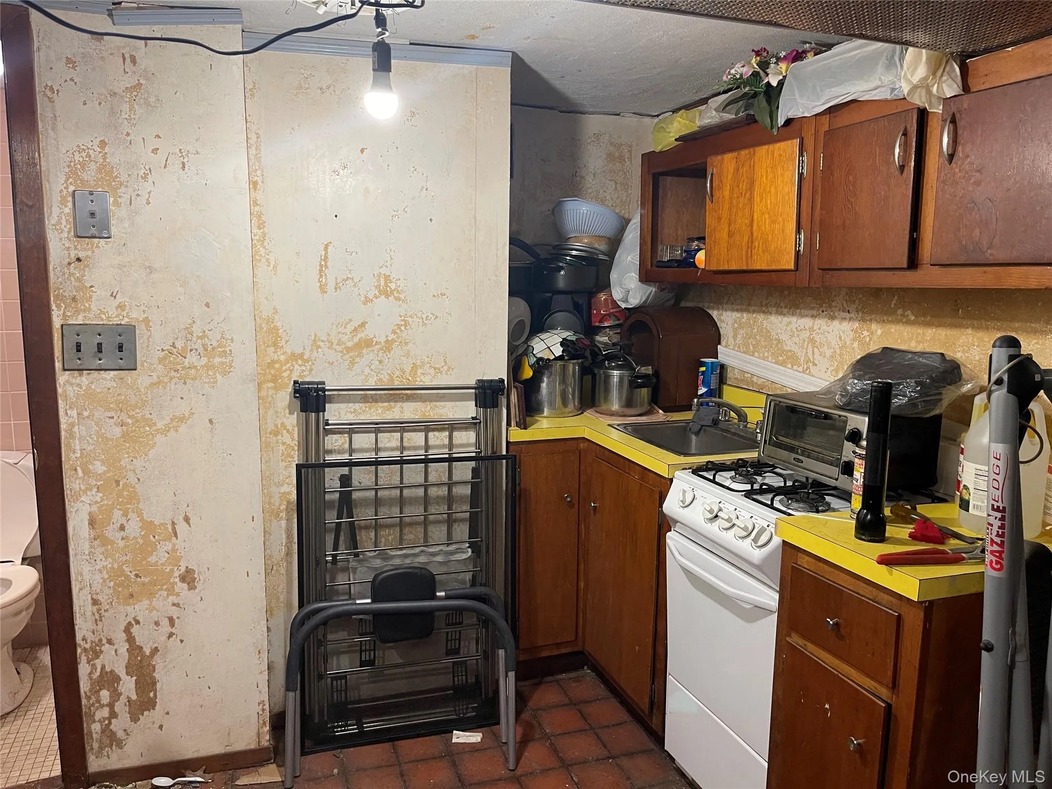 6166 78th Street, New York, NY, 3 Bedrooms Bedrooms, 7 Rooms Rooms,2 BathroomsBathrooms,Residential,For Rent,78th,0,1040734 6166 78th Street, New York, NY, 3 Bedrooms Bedrooms, 7 Rooms Rooms,2 BathroomsBathrooms,Residential,For Rent,78th,0,1040734