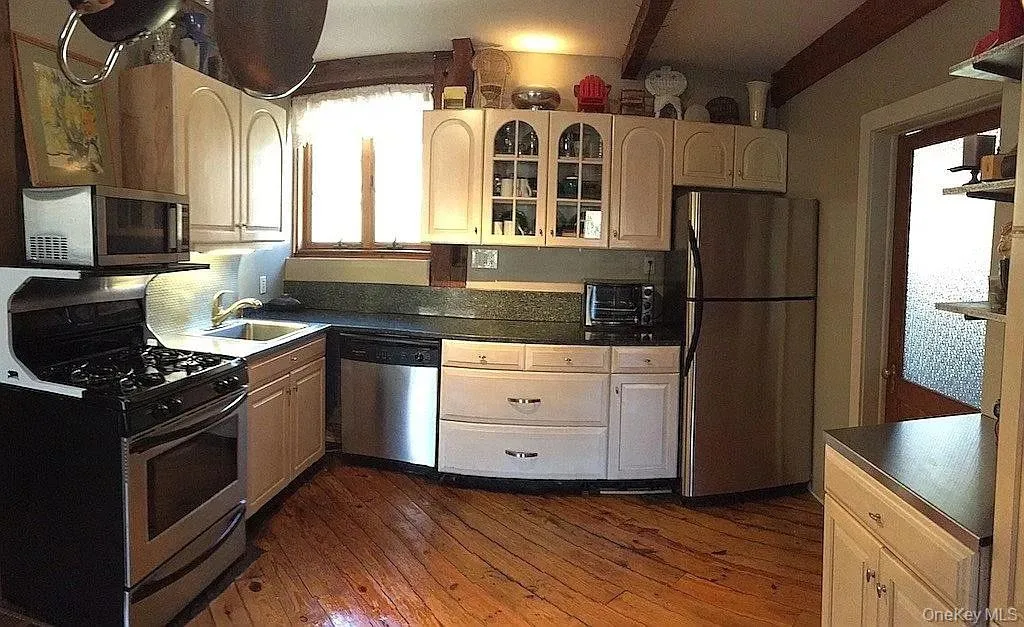 6197 State Route 42, Fallsburg, NY, 3 Bedrooms Bedrooms, 6 Rooms Rooms,2 BathroomsBathrooms,Residential,For Rent,State Route 42,0,1040738 6197 State Route 42, Fallsburg, NY, 3 Bedrooms Bedrooms, 6 Rooms Rooms,2 BathroomsBathrooms,Residential,For Rent,State Route 42,0,1040738