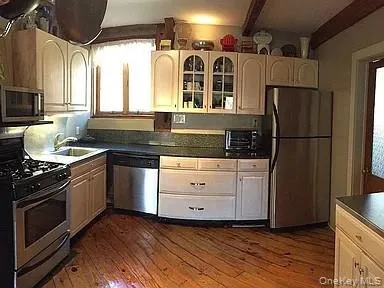 6197 State Route 42, Fallsburg, NY, 3 Bedrooms Bedrooms, 6 Rooms Rooms,2 BathroomsBathrooms,Residential,For Rent,State Route 42,0,1040738 6197 State Route 42, Fallsburg, NY, 3 Bedrooms Bedrooms, 6 Rooms Rooms,2 BathroomsBathrooms,Residential,For Rent,State Route 42,0,1040738