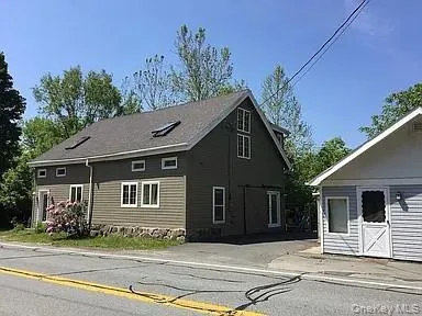 6197 State Route 42, Fallsburg, NY, 3 Bedrooms Bedrooms, 6 Rooms Rooms,2 BathroomsBathrooms,Residential,For Rent,State Route 42,0,1040738 6197 State Route 42, Fallsburg, NY, 3 Bedrooms Bedrooms, 6 Rooms Rooms,2 BathroomsBathrooms,Residential,For Rent,State Route 42,0,1040738