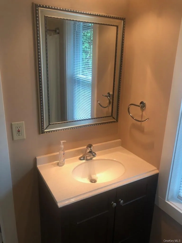 18 Wiltwyck Avenue, Kingston, NY, 2 Bedrooms Bedrooms, 4 Rooms Rooms,1 BathroomBathrooms,Residential,For Rent,Wiltwyck,0,1040746 18 Wiltwyck Avenue, Kingston, NY, 2 Bedrooms Bedrooms, 4 Rooms Rooms,1 BathroomBathrooms,Residential,For Rent,Wiltwyck,0,1040746