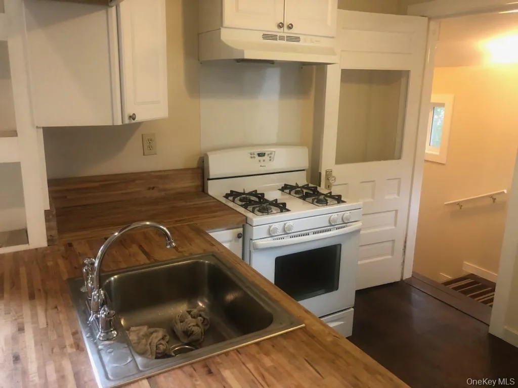 18 Wiltwyck Avenue, Kingston, NY, 2 Bedrooms Bedrooms, 4 Rooms Rooms,1 BathroomBathrooms,Residential,For Rent,Wiltwyck,0,1040746 18 Wiltwyck Avenue, Kingston, NY, 2 Bedrooms Bedrooms, 4 Rooms Rooms,1 BathroomBathrooms,Residential,For Rent,Wiltwyck,0,1040746
