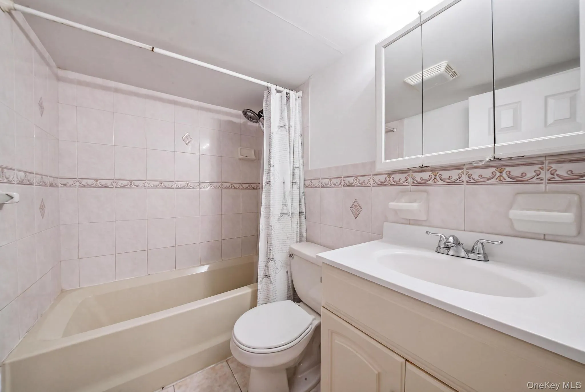 27 Hapsburg Place, Hempstead, NY, 5 Bedrooms Bedrooms, 7 Rooms Rooms,2 BathroomsBathrooms,Residential,For Rent,Hapsburg,0,1040749 27 Hapsburg Place, Hempstead, NY, 5 Bedrooms Bedrooms, 7 Rooms Rooms,2 BathroomsBathrooms,Residential,For Rent,Hapsburg,0,1040749