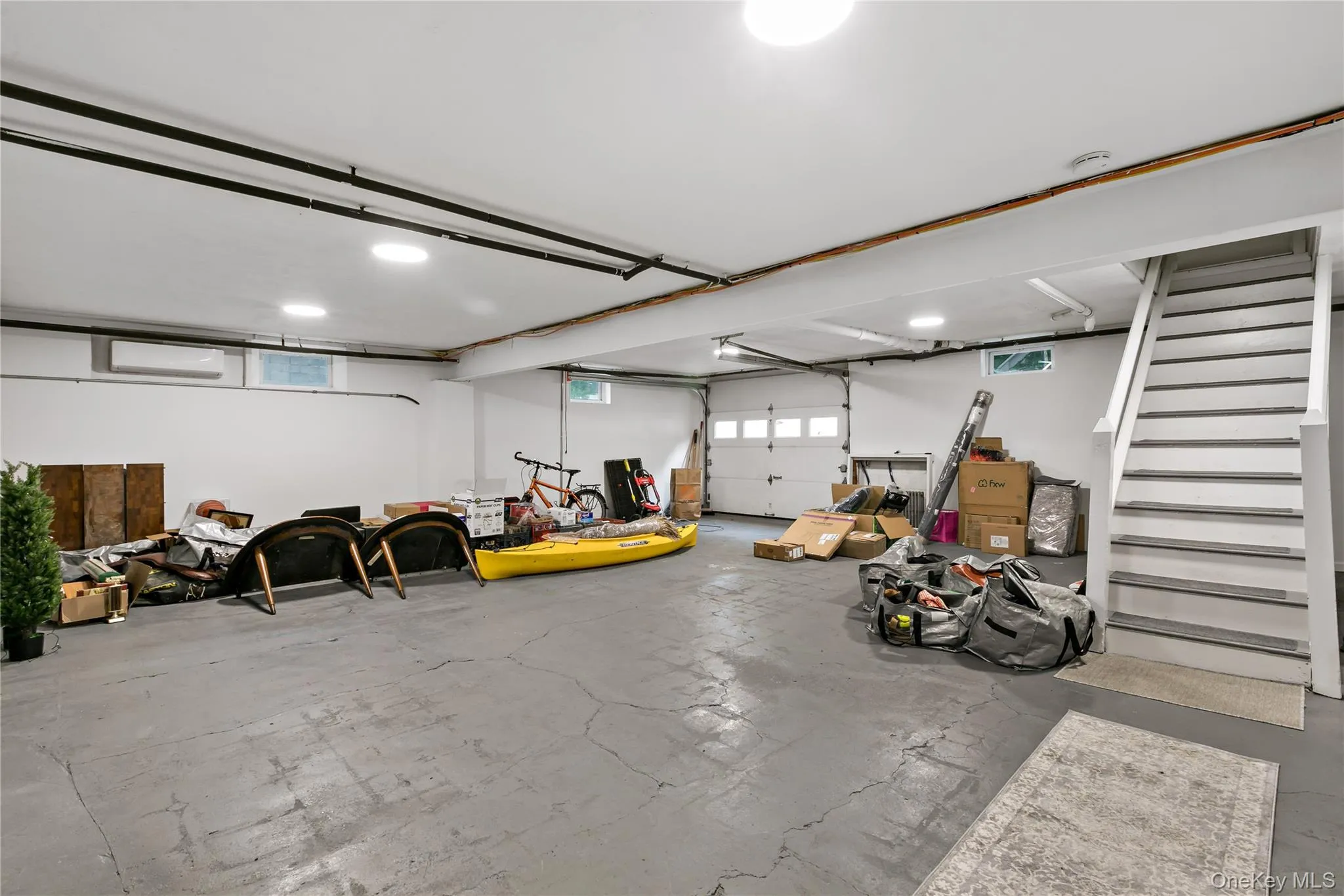 Gym, hobby room, great potential space Gym, hobby room, great potential space