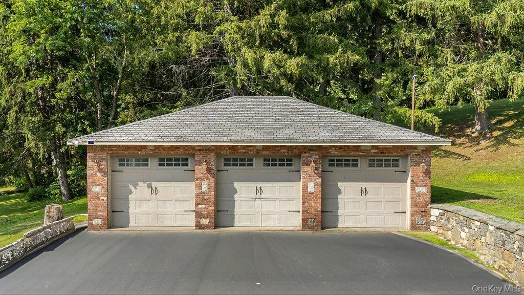 237 Mineral Springs Road, Woodbury, NY, 5 Bedrooms Bedrooms, 11 Rooms Rooms,3 BathroomsBathrooms,Residential,For Rent,Mineral Springs,0,1040759 237 Mineral Springs Road, Woodbury, NY, 5 Bedrooms Bedrooms, 11 Rooms Rooms,3 BathroomsBathrooms,Residential,For Rent,Mineral Springs,0,1040759