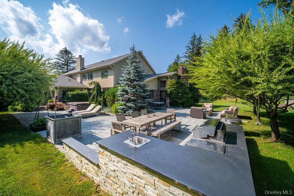 237 Mineral Springs Road, Woodbury, NY, 5 Bedrooms Bedrooms, 11 Rooms Rooms,3 BathroomsBathrooms,Residential,For Rent,Mineral Springs,0,1040759 237 Mineral Springs Road, Woodbury, NY, 5 Bedrooms Bedrooms, 11 Rooms Rooms,3 BathroomsBathrooms,Residential,For Rent,Mineral Springs,0,1040759