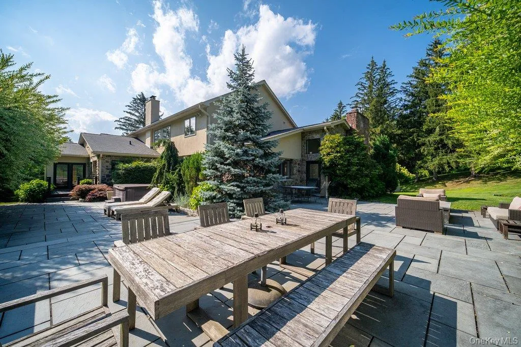 237 Mineral Springs Road, Woodbury, NY, 5 Bedrooms Bedrooms, 11 Rooms Rooms,3 BathroomsBathrooms,Residential,For Rent,Mineral Springs,0,1040759 237 Mineral Springs Road, Woodbury, NY, 5 Bedrooms Bedrooms, 11 Rooms Rooms,3 BathroomsBathrooms,Residential,For Rent,Mineral Springs,0,1040759