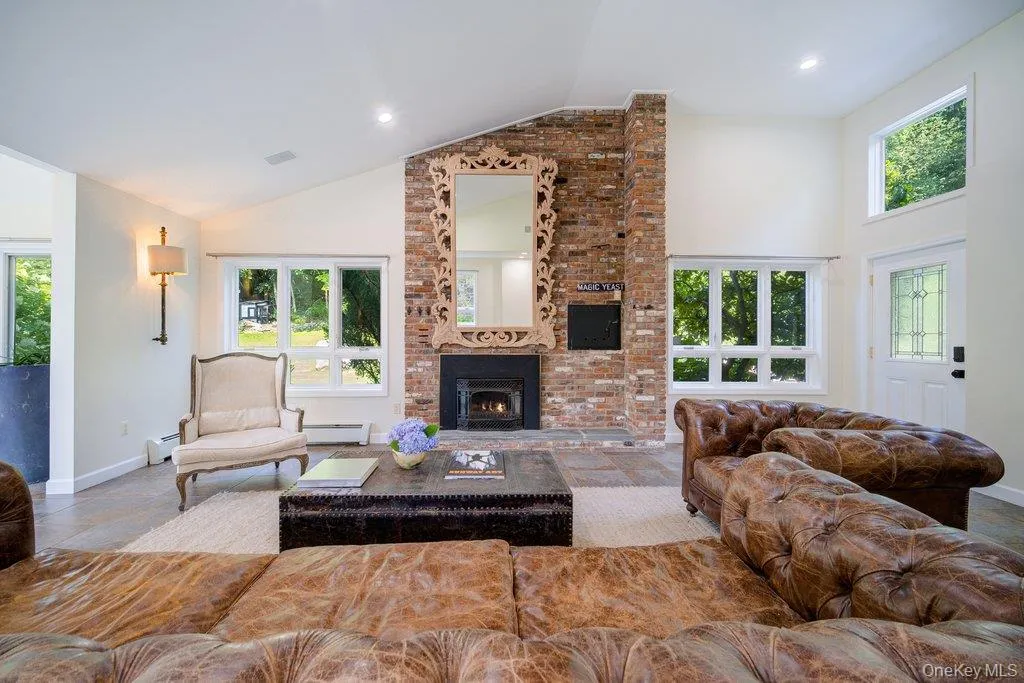 237 Mineral Springs Road, Woodbury, NY, 5 Bedrooms Bedrooms, 11 Rooms Rooms,3 BathroomsBathrooms,Residential,For Rent,Mineral Springs,0,1040759 237 Mineral Springs Road, Woodbury, NY, 5 Bedrooms Bedrooms, 11 Rooms Rooms,3 BathroomsBathrooms,Residential,For Rent,Mineral Springs,0,1040759