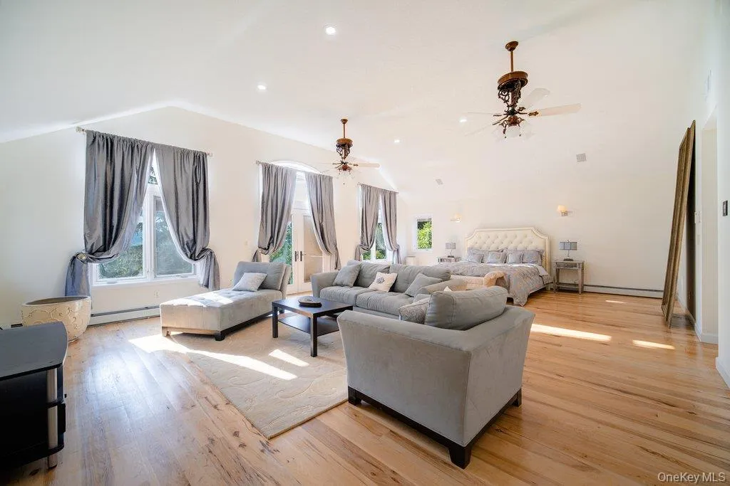 237 Mineral Springs Road, Woodbury, NY, 5 Bedrooms Bedrooms, 11 Rooms Rooms,3 BathroomsBathrooms,Residential,For Rent,Mineral Springs,0,1040759 237 Mineral Springs Road, Woodbury, NY, 5 Bedrooms Bedrooms, 11 Rooms Rooms,3 BathroomsBathrooms,Residential,For Rent,Mineral Springs,0,1040759