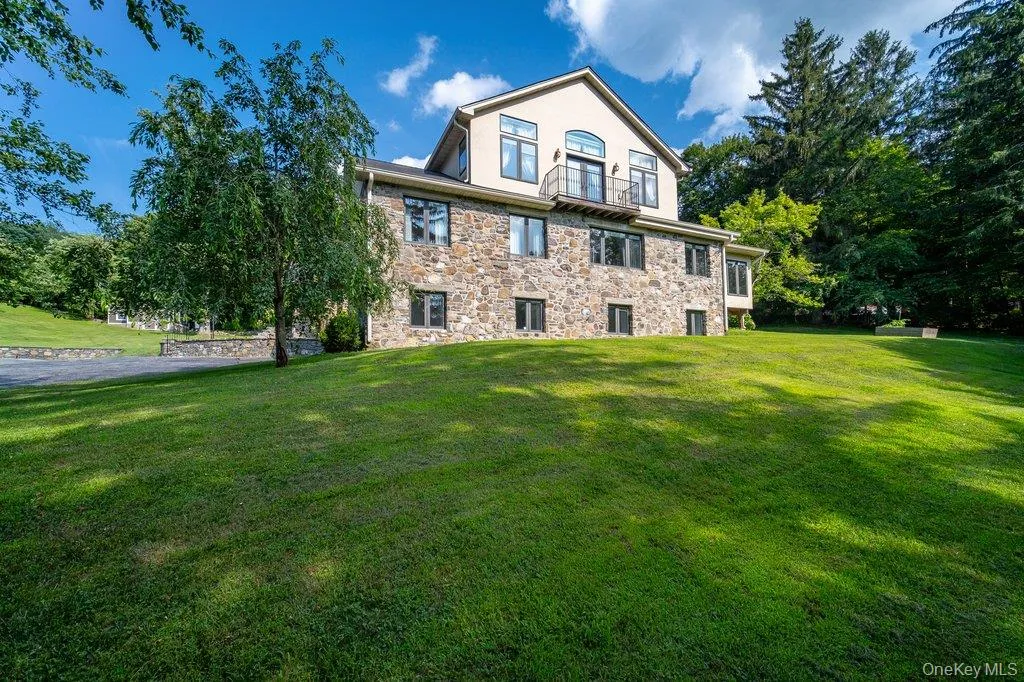 237 Mineral Springs Road, Woodbury, NY, 5 Bedrooms Bedrooms, 11 Rooms Rooms,3 BathroomsBathrooms,Residential,For Rent,Mineral Springs,0,1040759 237 Mineral Springs Road, Woodbury, NY, 5 Bedrooms Bedrooms, 11 Rooms Rooms,3 BathroomsBathrooms,Residential,For Rent,Mineral Springs,0,1040759