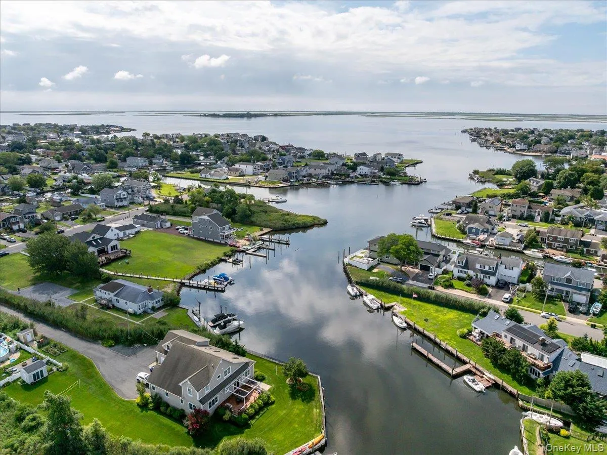 46 Riverdale Avenue, Oyster Bay, NY, 4 Bedrooms Bedrooms, 7 Rooms Rooms,2 BathroomsBathrooms,Residential,For Rent,Riverdale,0,1040763 46 Riverdale Avenue, Oyster Bay, NY, 4 Bedrooms Bedrooms, 7 Rooms Rooms,2 BathroomsBathrooms,Residential,For Rent,Riverdale,0,1040763