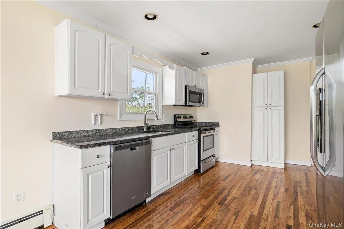 46 Riverdale Avenue, Oyster Bay, NY, 4 Bedrooms Bedrooms, 7 Rooms Rooms,2 BathroomsBathrooms,Residential,For Rent,Riverdale,0,1040763 46 Riverdale Avenue, Oyster Bay, NY, 4 Bedrooms Bedrooms, 7 Rooms Rooms,2 BathroomsBathrooms,Residential,For Rent,Riverdale,0,1040763